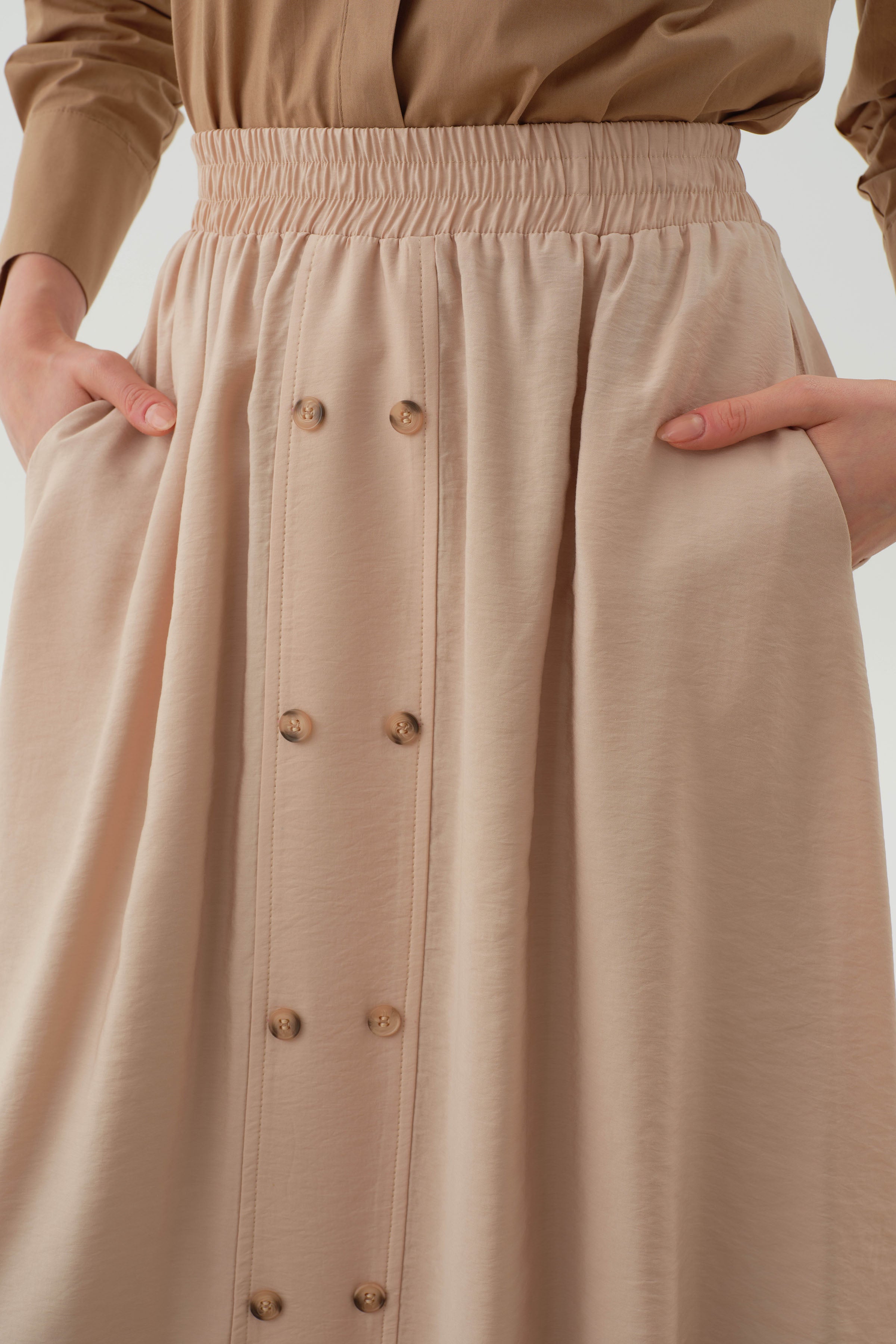 Beli Lastikli Düğmeli Etek - Bej TUGBA