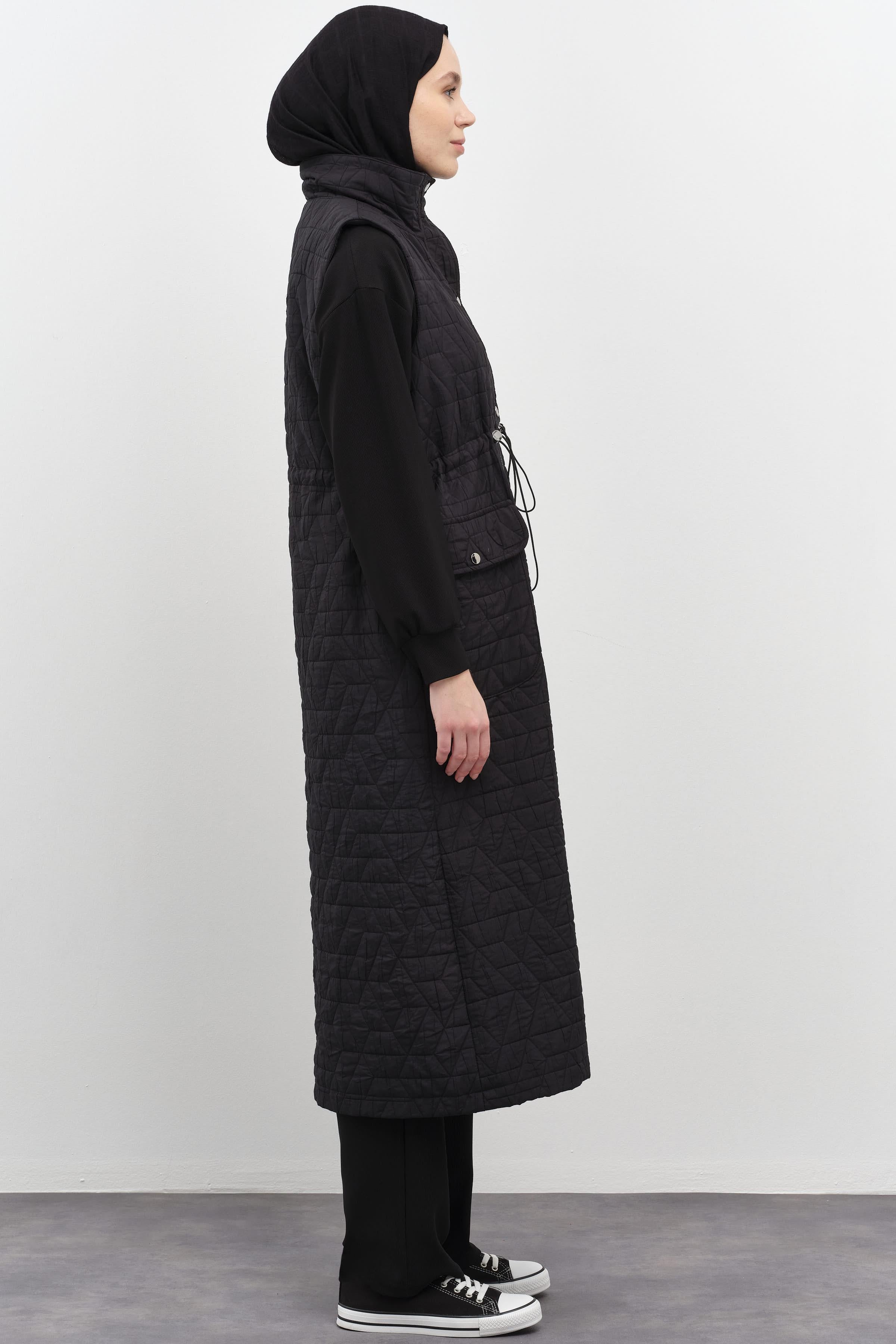 Beli Lastikli Garnili İnce Kapitone Yelek - Siyah TUGBA