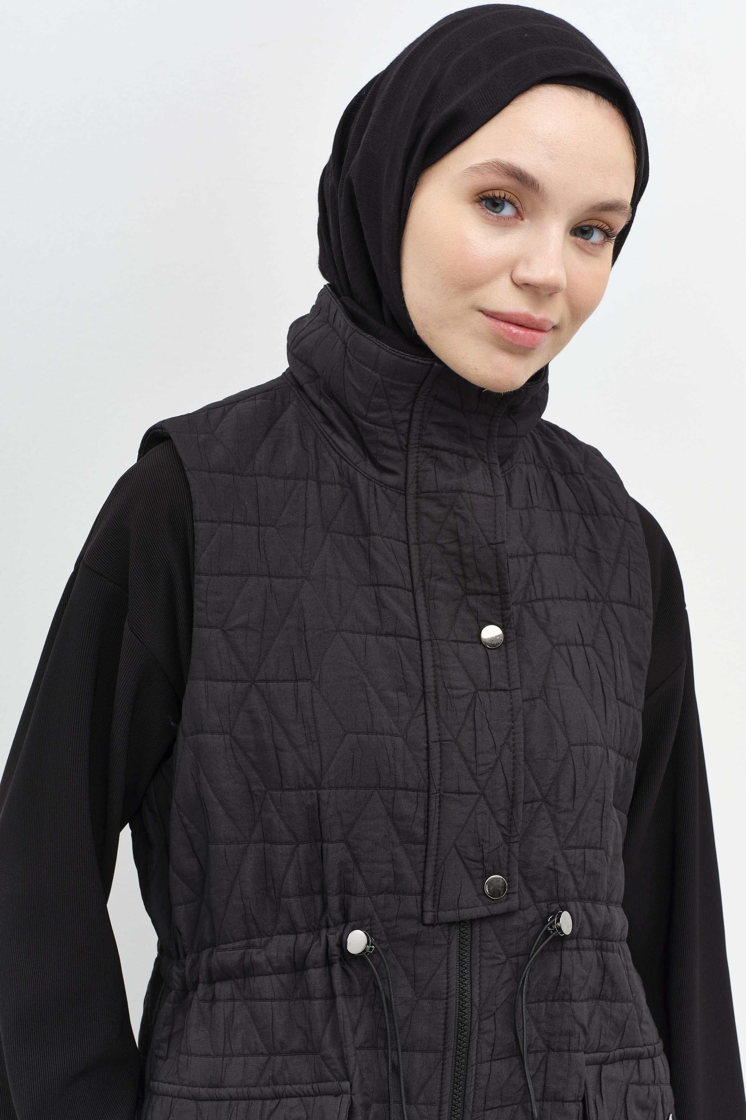 Beli Lastikli Garnili İnce Kapitone Yelek - Siyah TUGBA