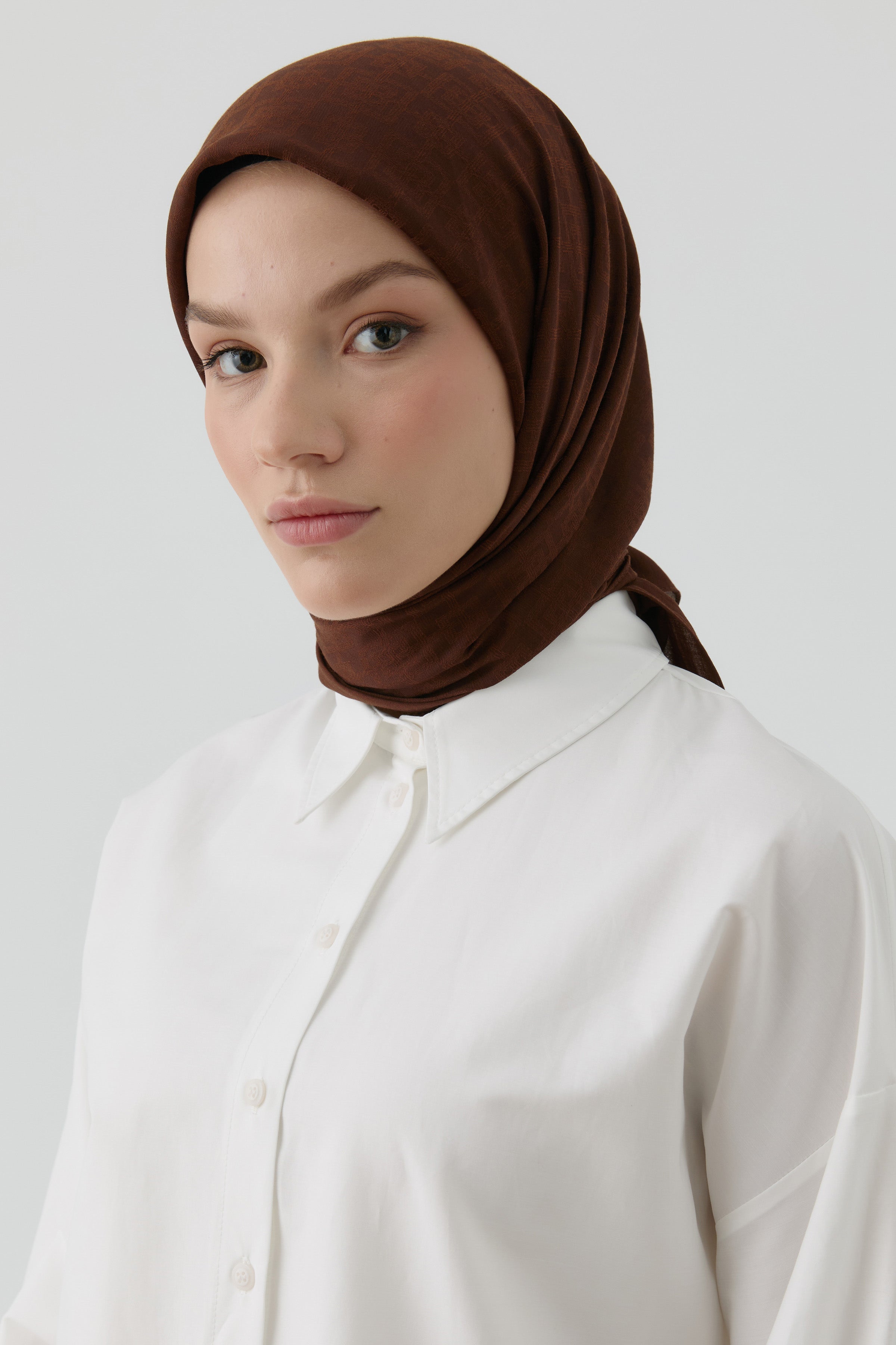 Geometrik Desen Stil Eşarp - Kahve TUGBA