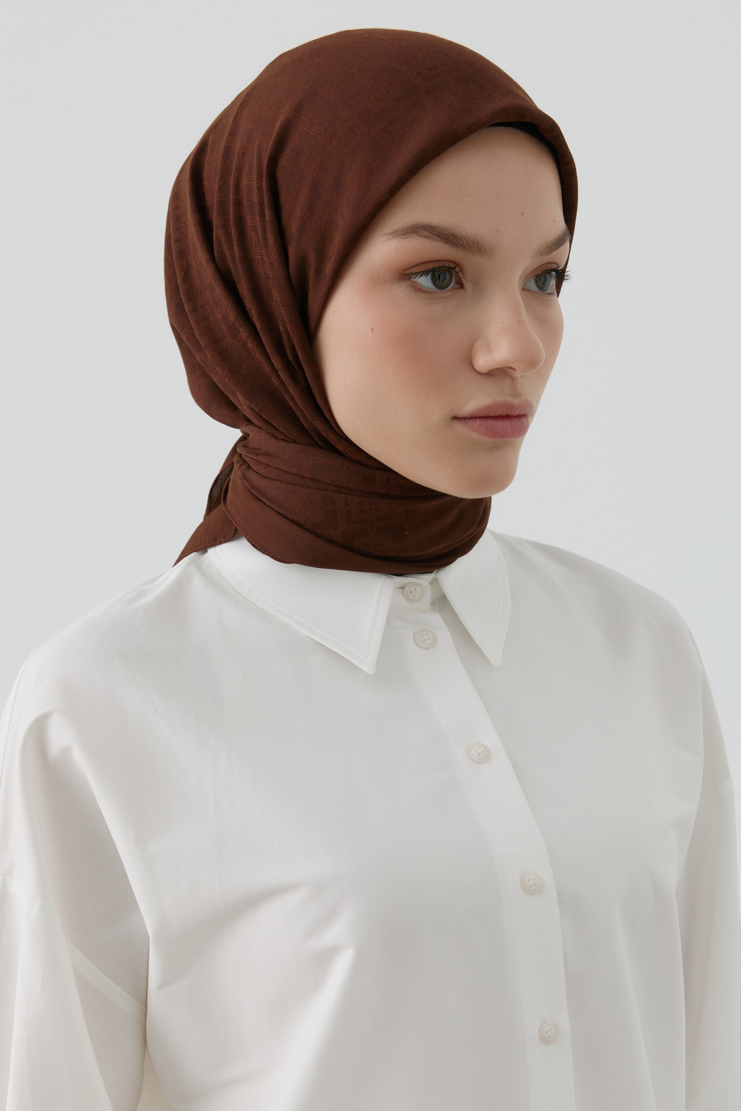 Geometrik Desen Stil Eşarp - Kahve TUGBA