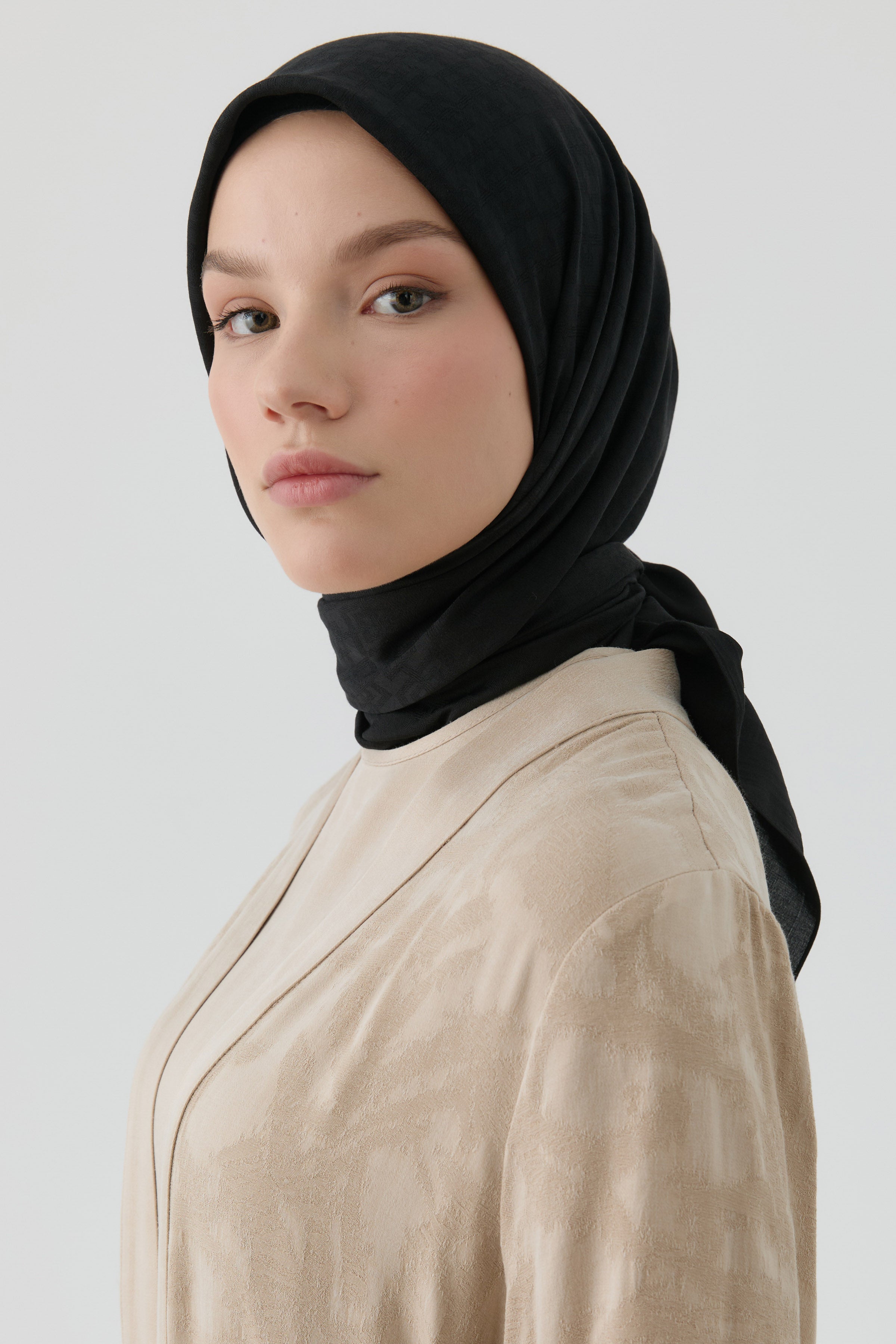 Geometrik Desen Stil Eşarp - Siyah TUGBA