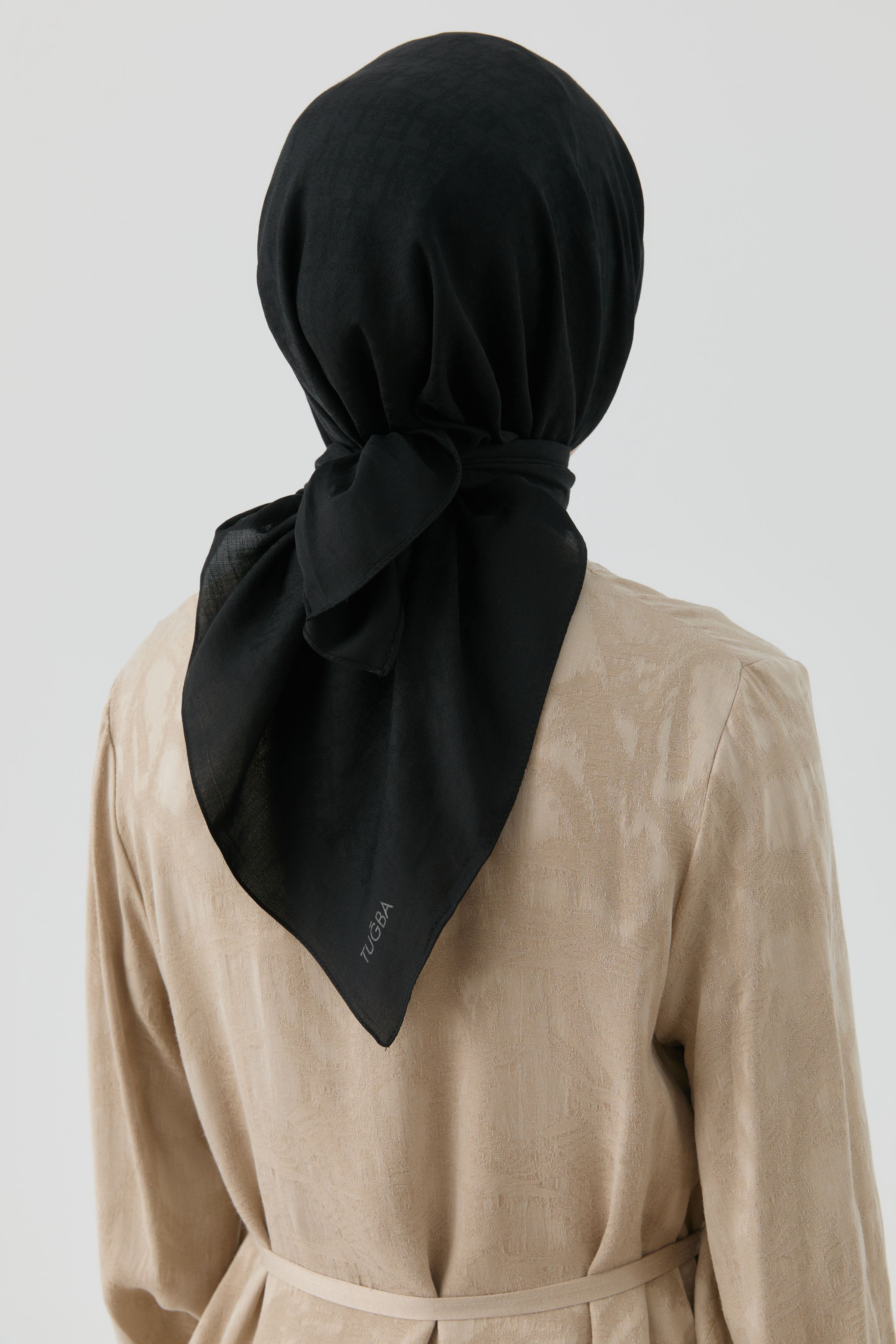 Geometrik Desen Stil Eşarp - Siyah TUGBA