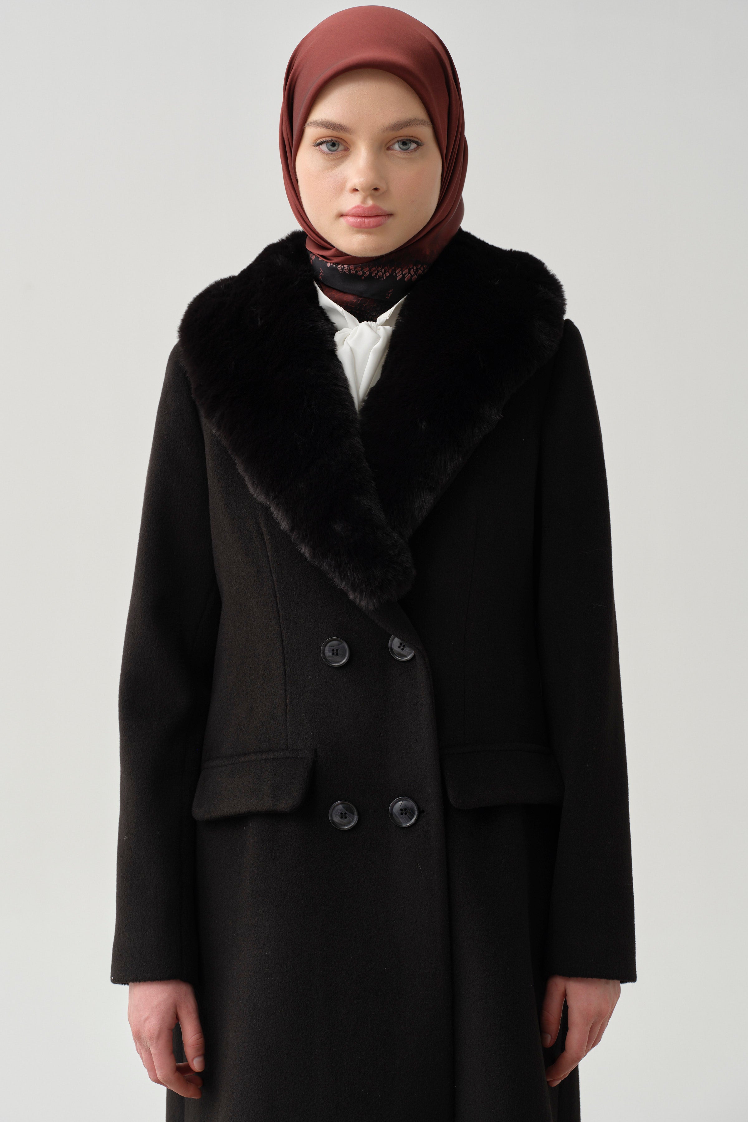 Blazer Kürk Yakalı Manto - Siyah TUGBA