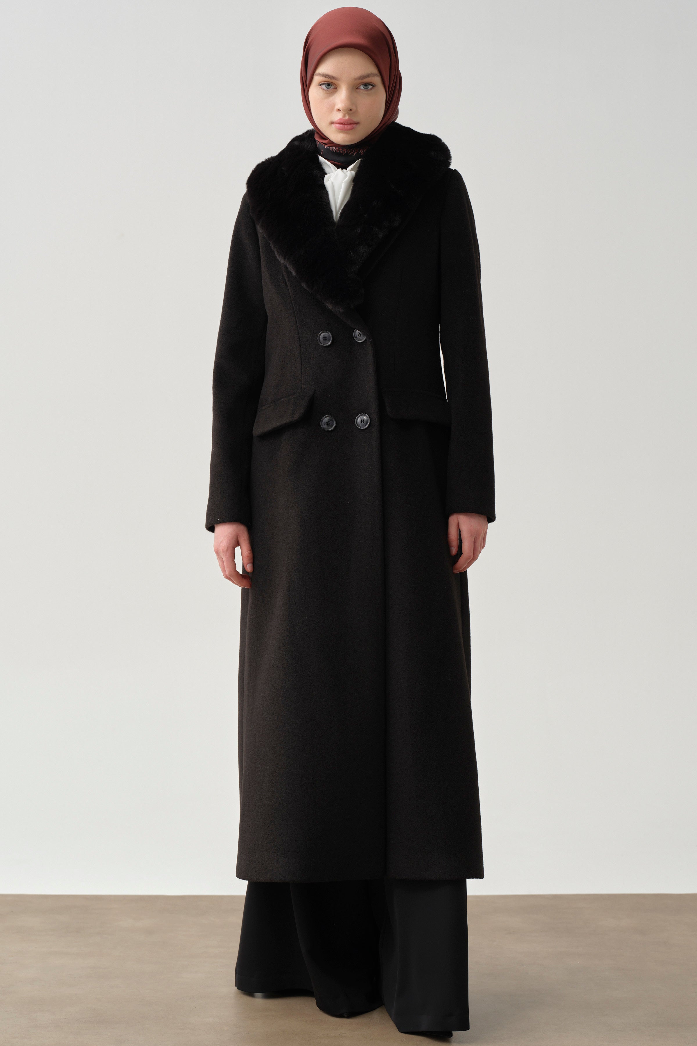 Blazer Kürk Yakalı Manto - Siyah TUGBA