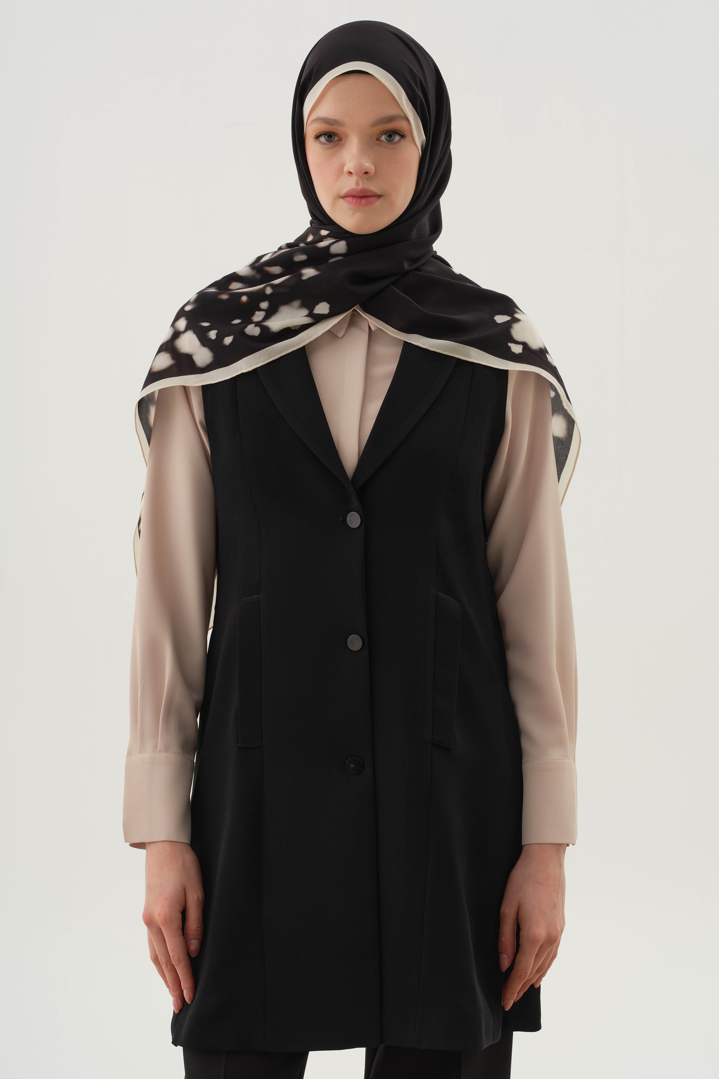 Blazer Yaka Yırtmaçlı Yelek - Siyah TUGBA