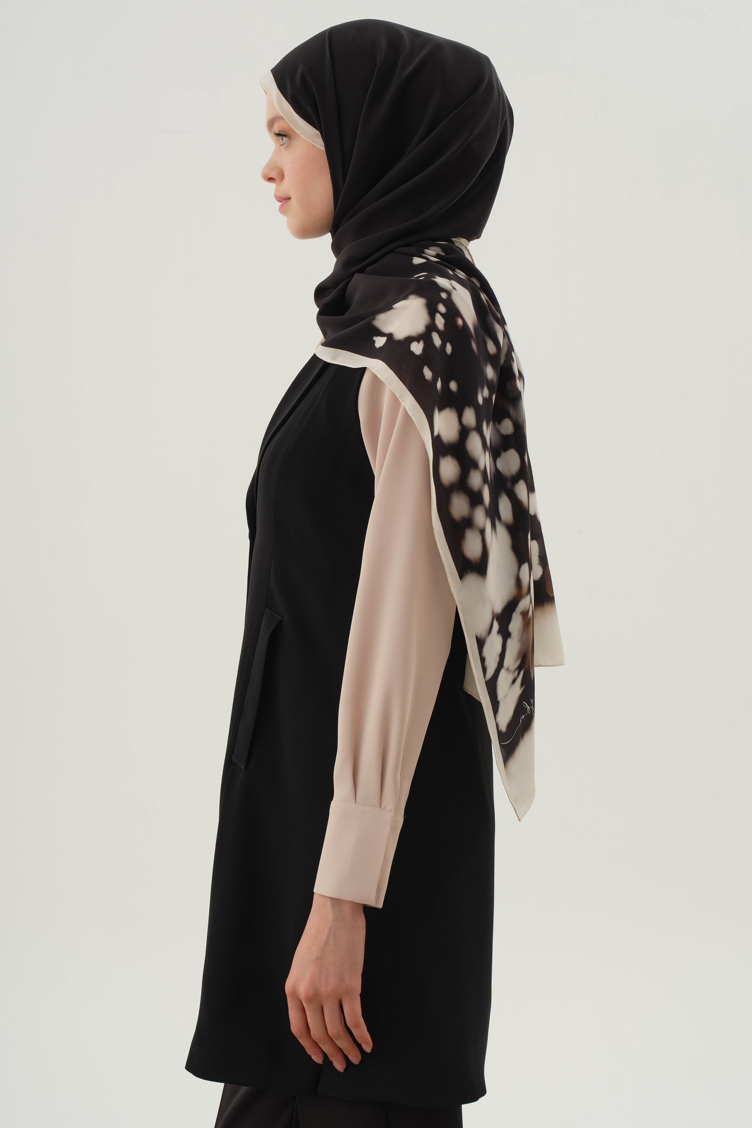 Blazer Yaka Yırtmaçlı Yelek - Siyah TUGBA