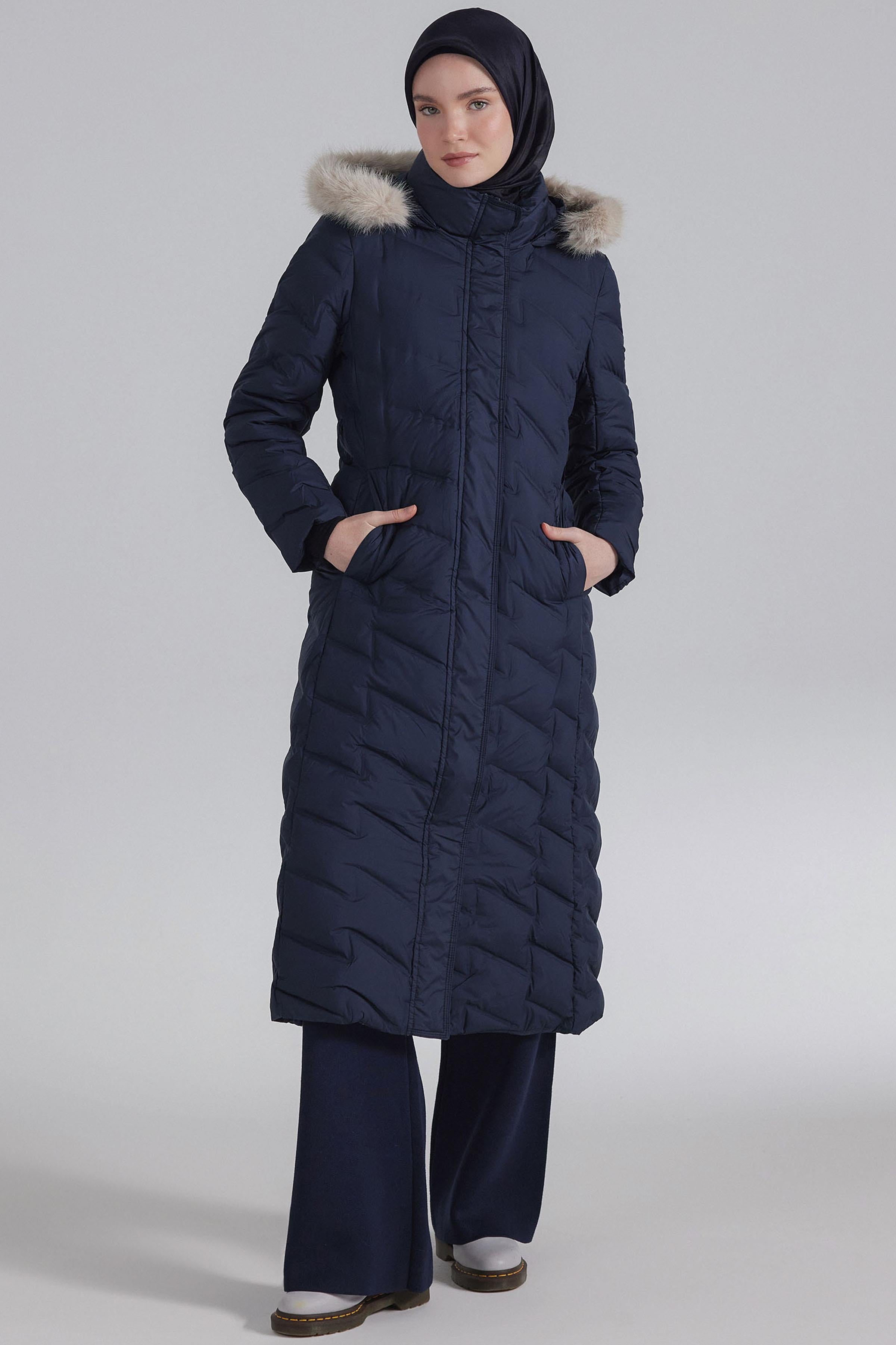 Blok Desenli Kaz Tüyü Kaban - Lacivert TUGBA