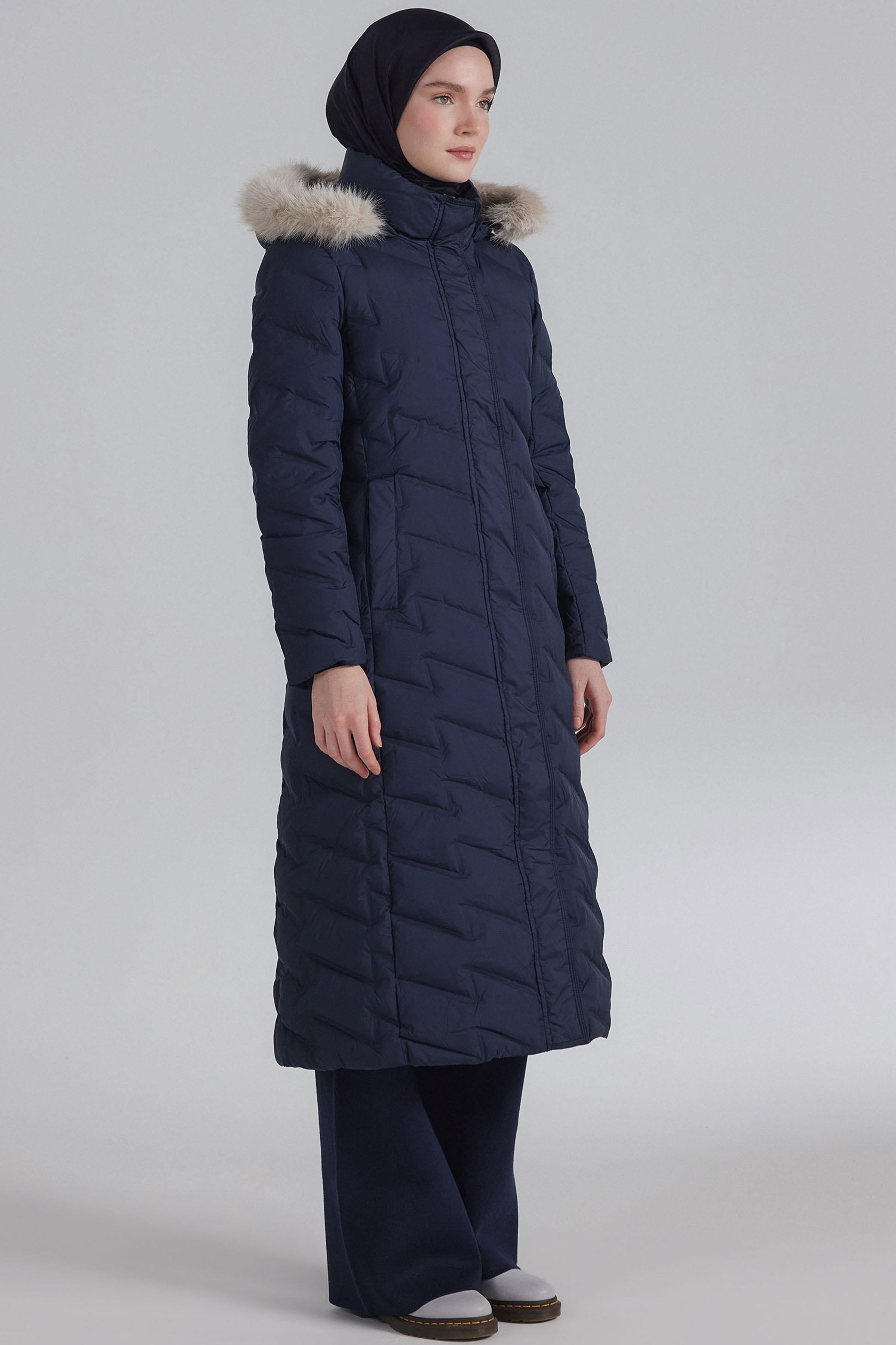 Blok Desenli Kaz Tüyü Kaban - Lacivert TUGBA