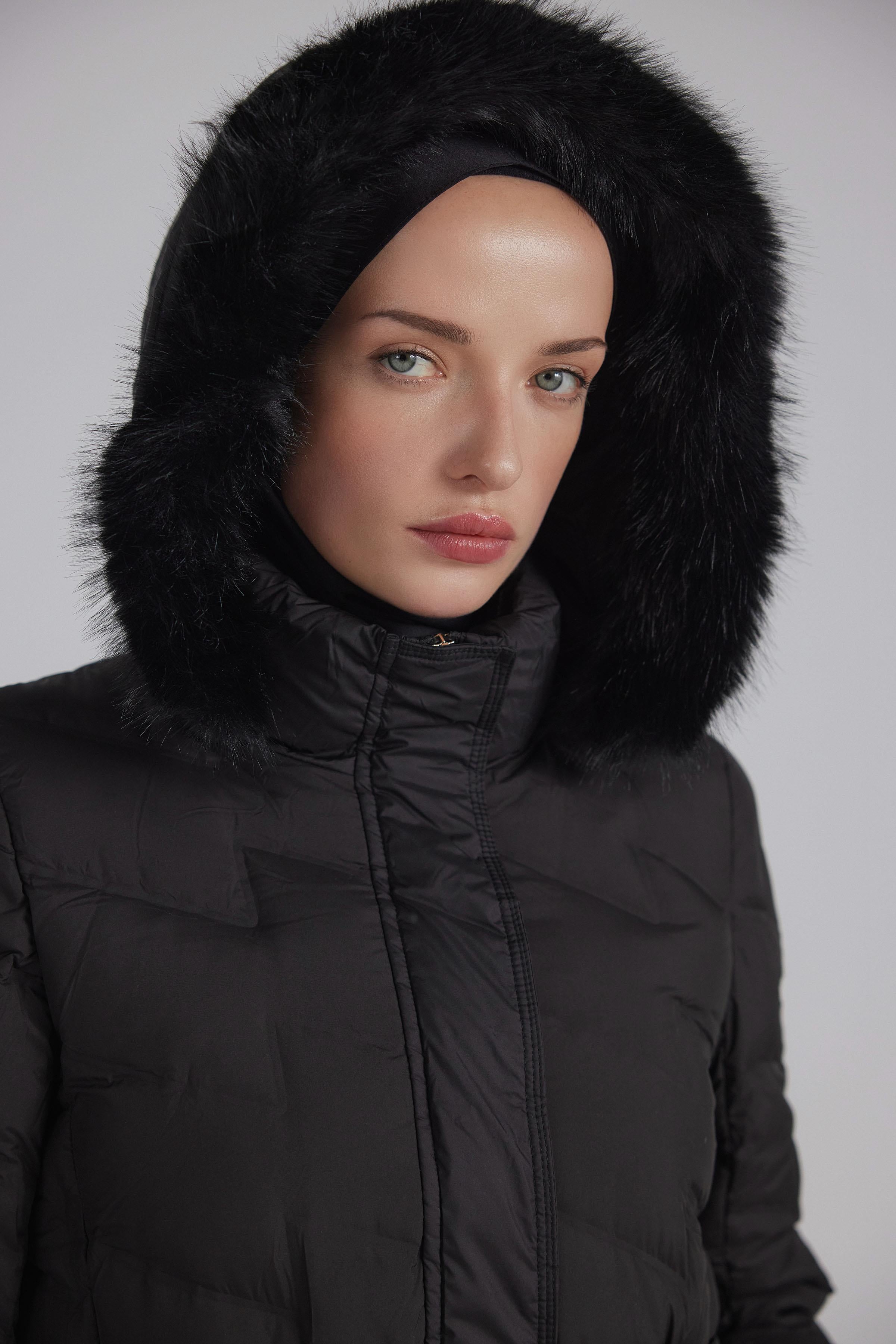 Blok Desenli Kaz Tüyü Kaban - Siyah TUGBA