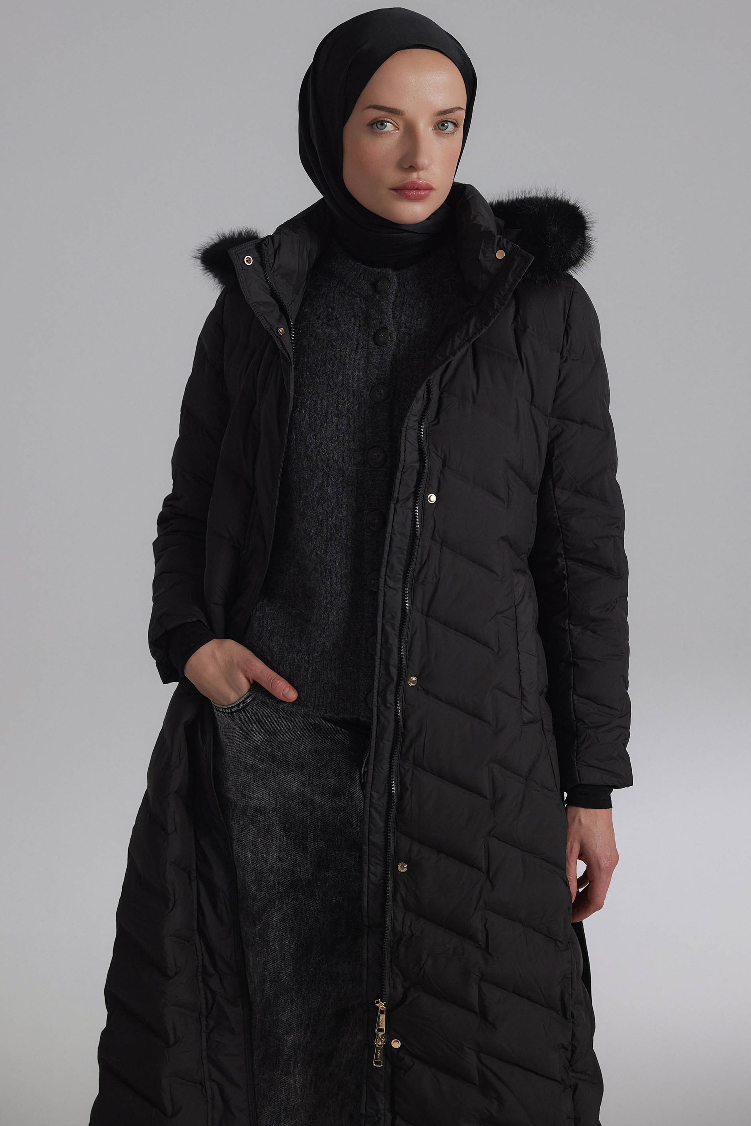 Blok Desenli Kaz Tüyü Kaban - Siyah TUGBA