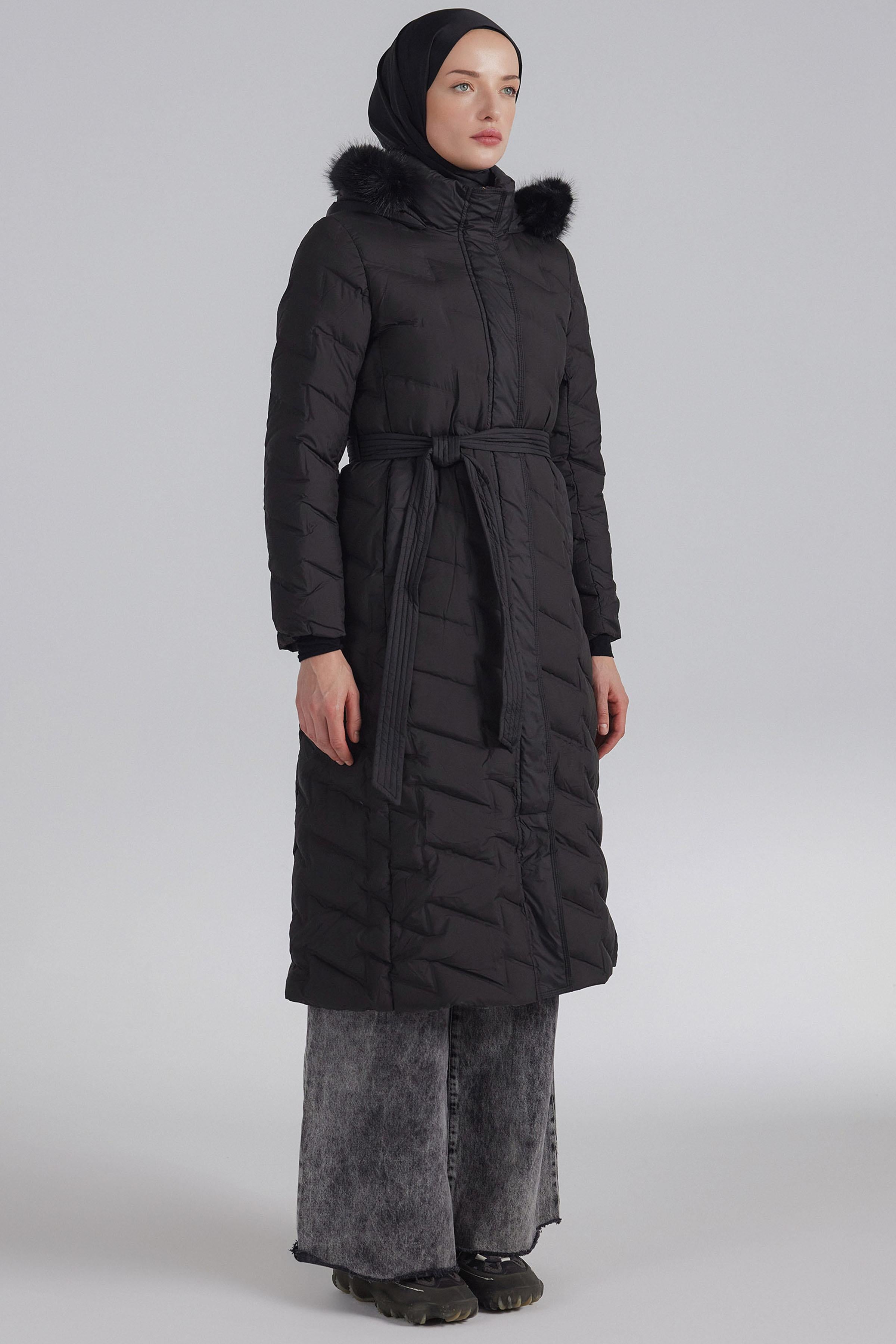 Blok Desenli Kaz Tüyü Kaban - Siyah TUGBA