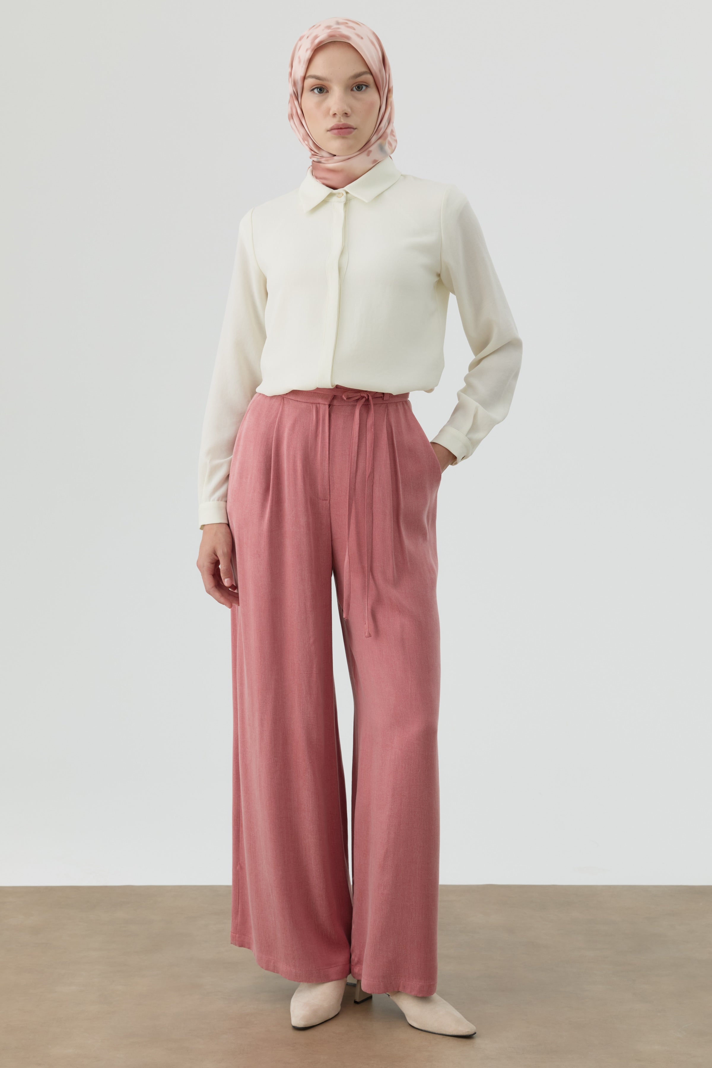 Bol Paça Beli Kemerli Pantolon - Gül Kurusu TUGBA