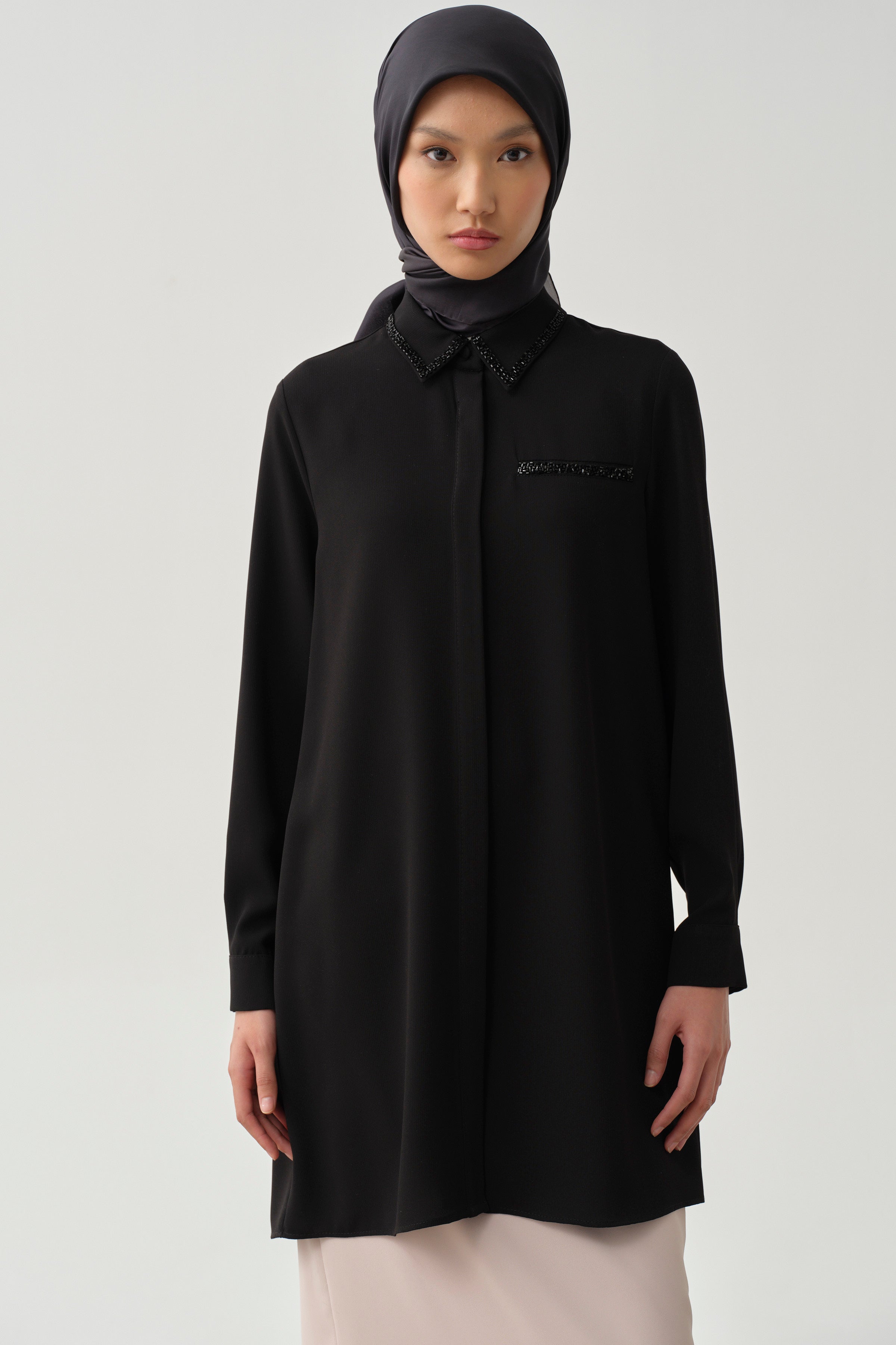Boncuk İşleme Detaylı Tunik - Siyah TUGBA