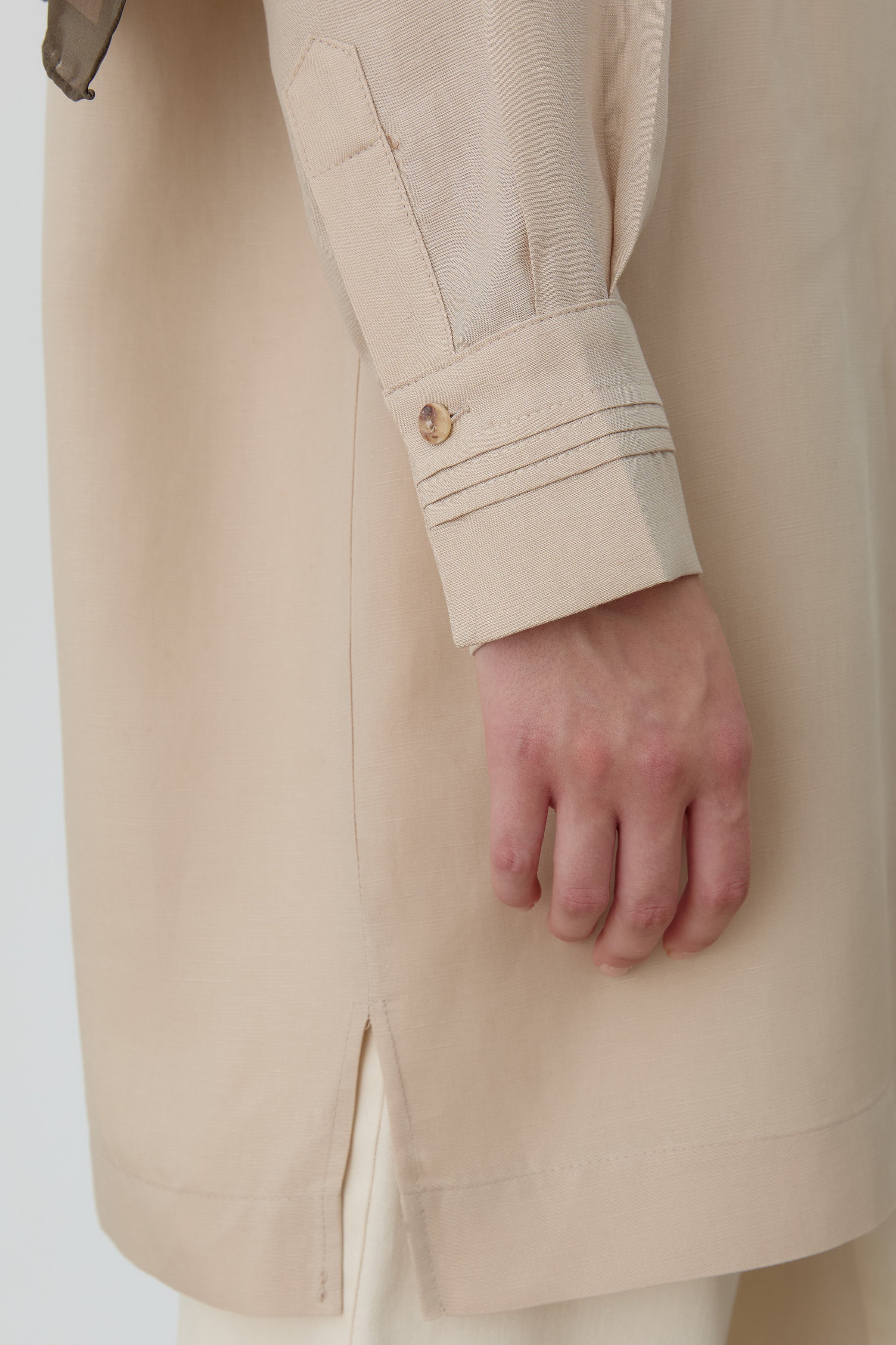 Brit Düğmeli Yırtmaçlı Tunik - Bej TUGBA