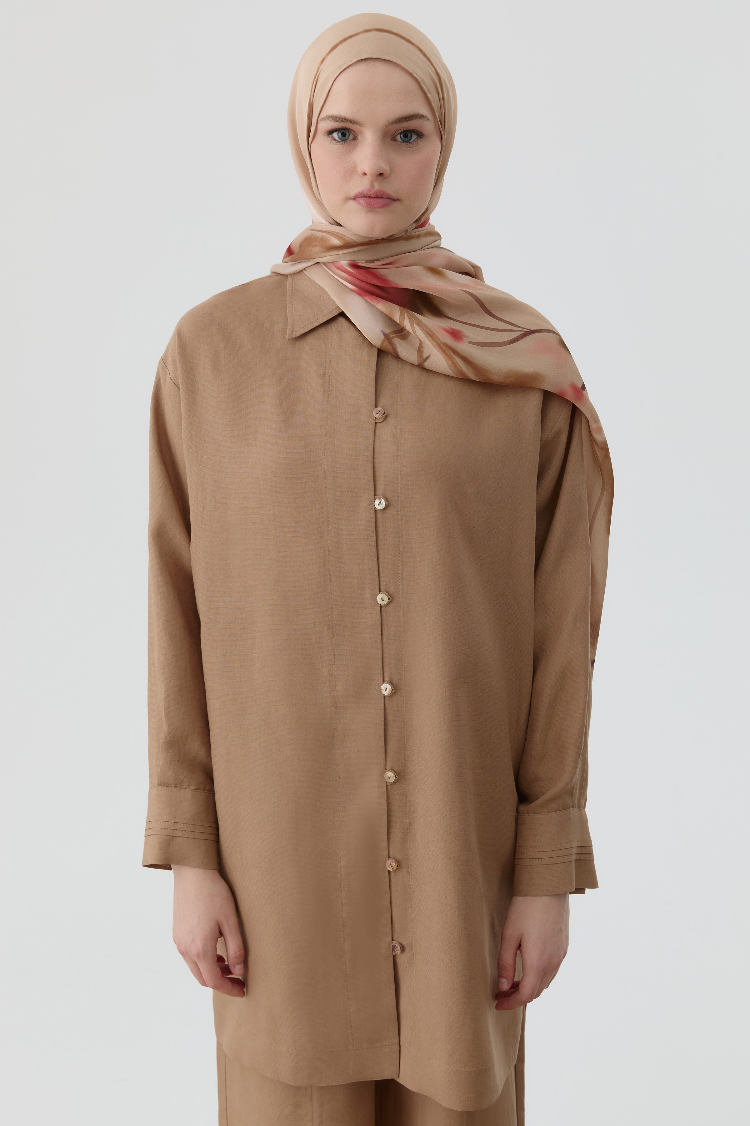 Brit Düğmeli Yırtmaçlı Tunik - Vizon TUGBA