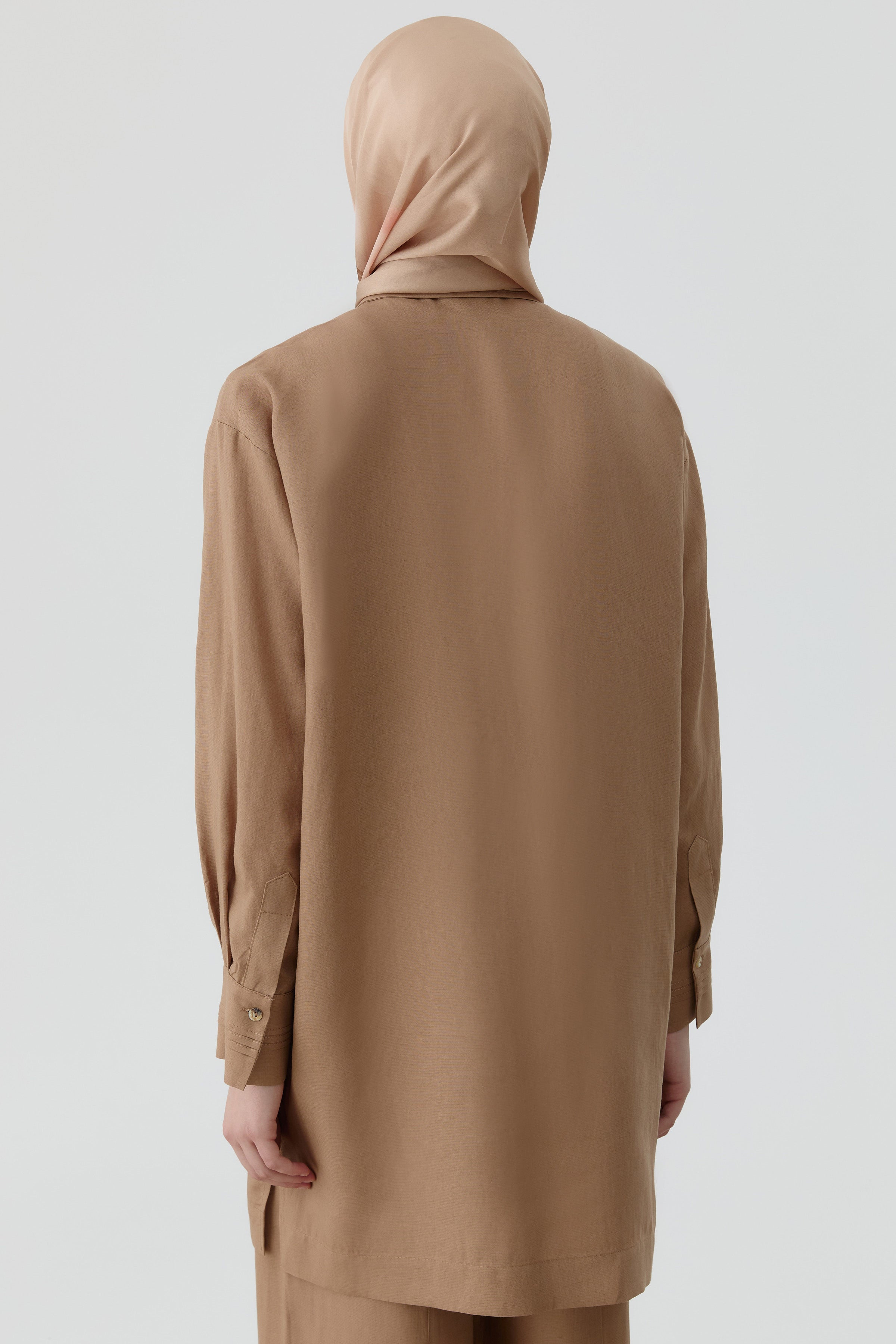 Brit Düğmeli Yırtmaçlı Tunik - Vizon TUGBA