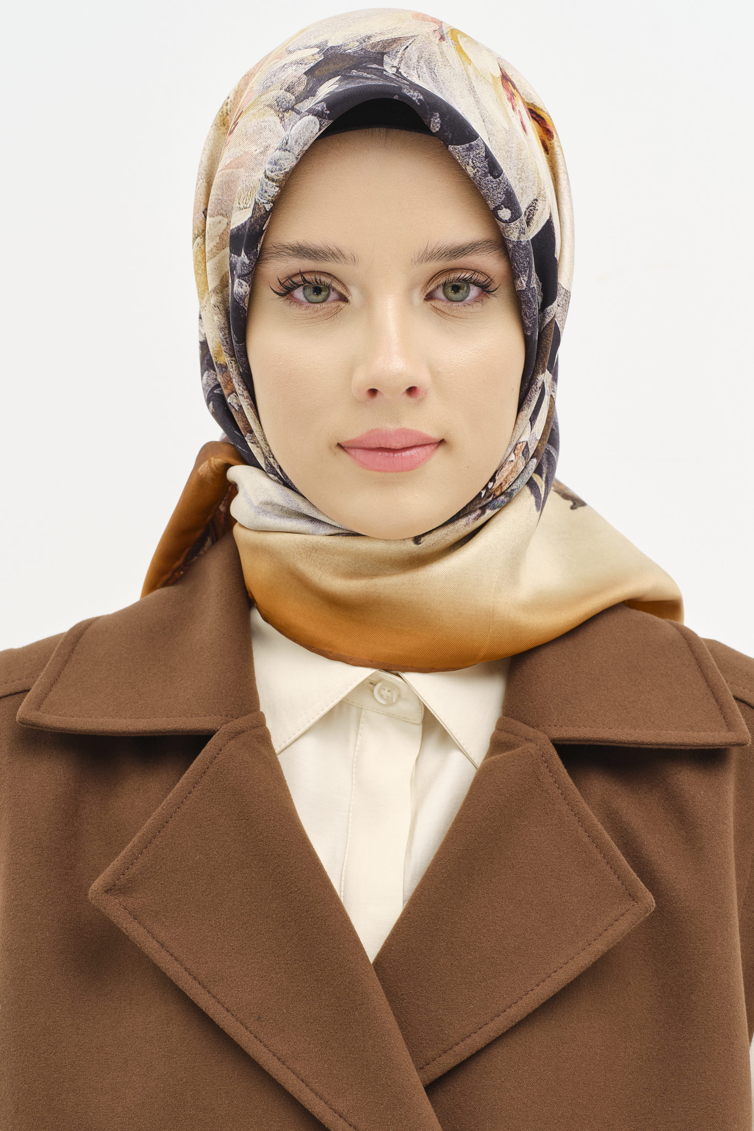 Buket Desenli Sura İpek Eşarp - Açık Kahve TUGBA