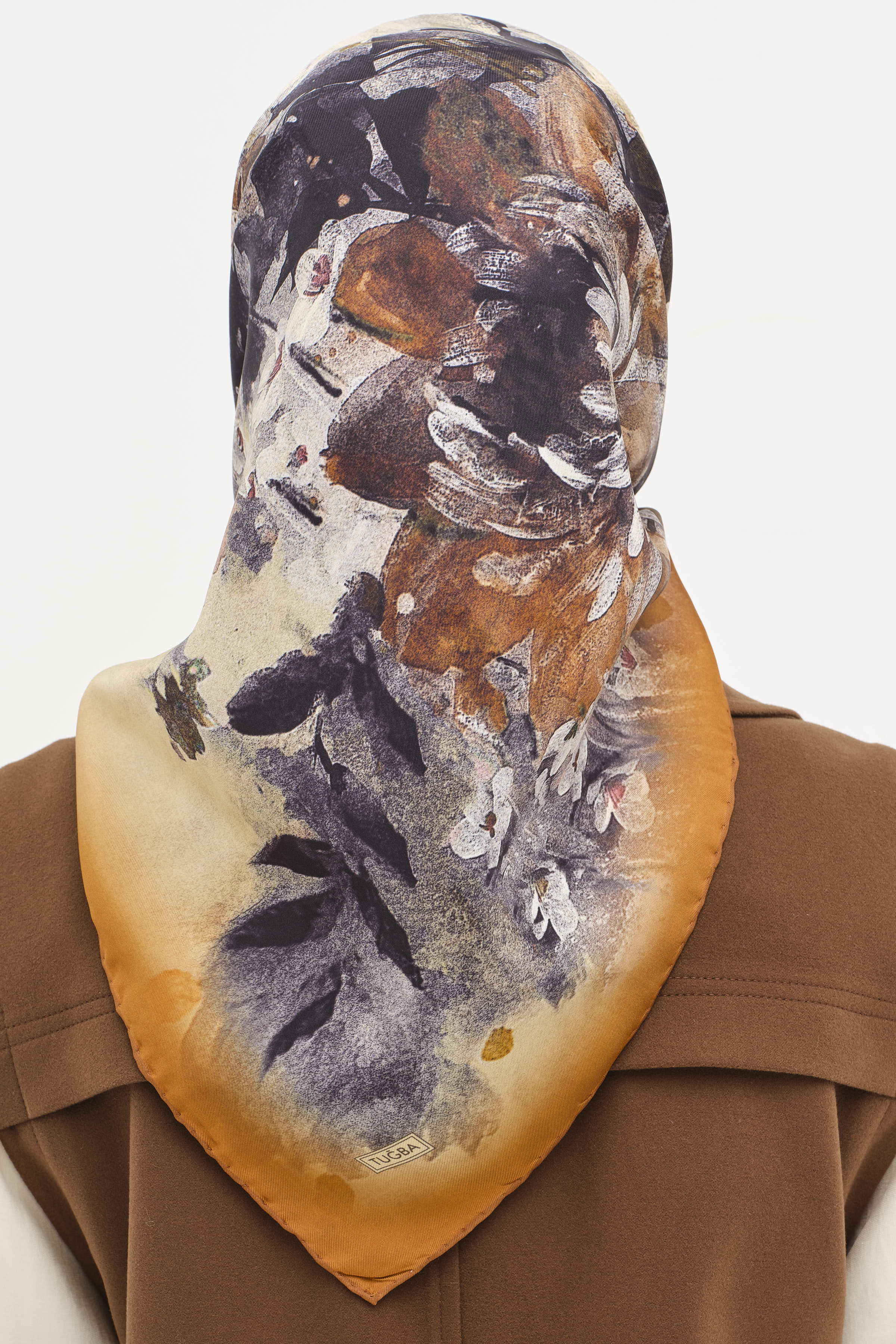 Buket Desenli Sura İpek Eşarp - Açık Kahve TUGBA