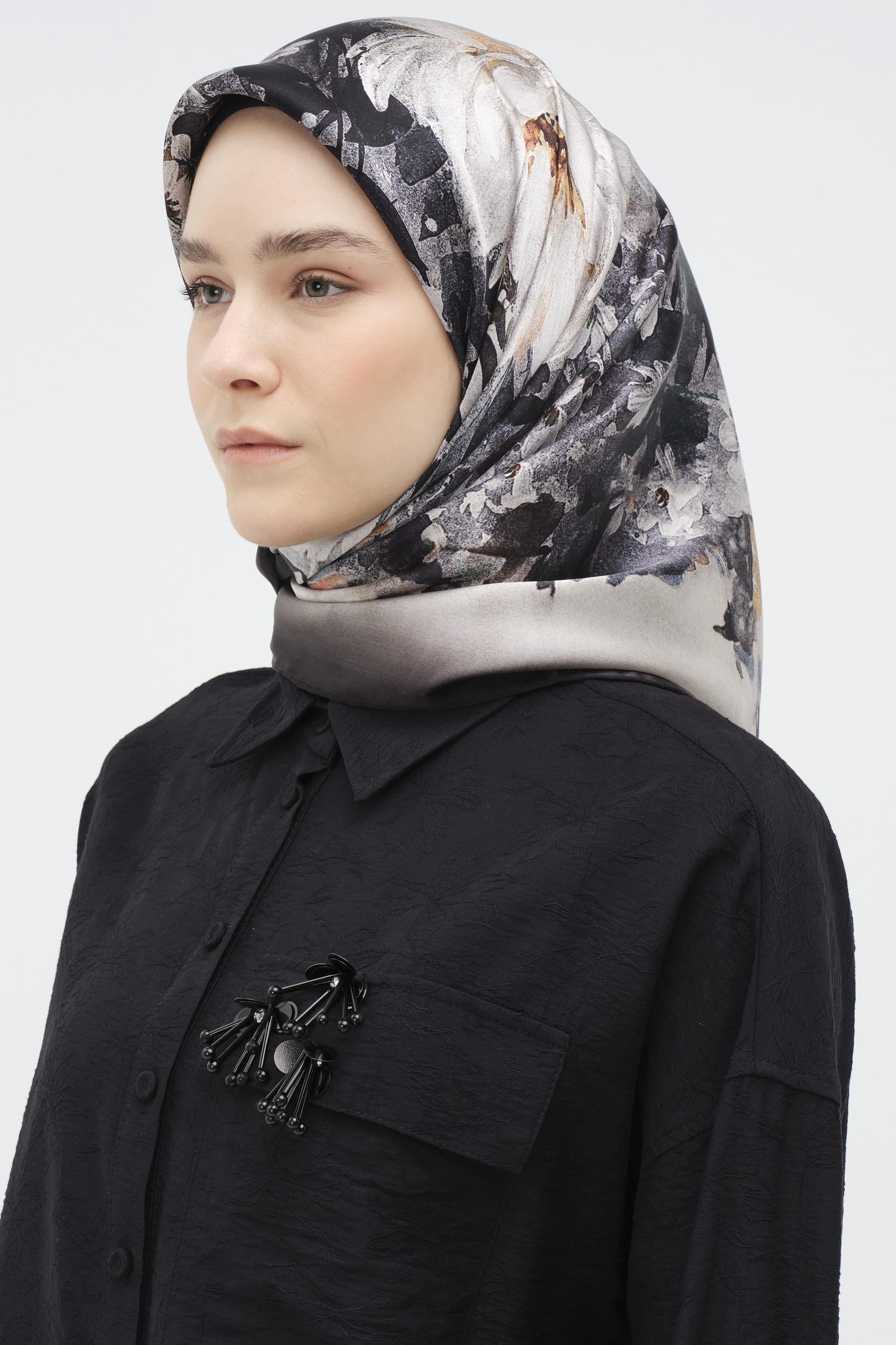 Buket Desenli Sura İpek Eşarp - Antrasit TUGBA