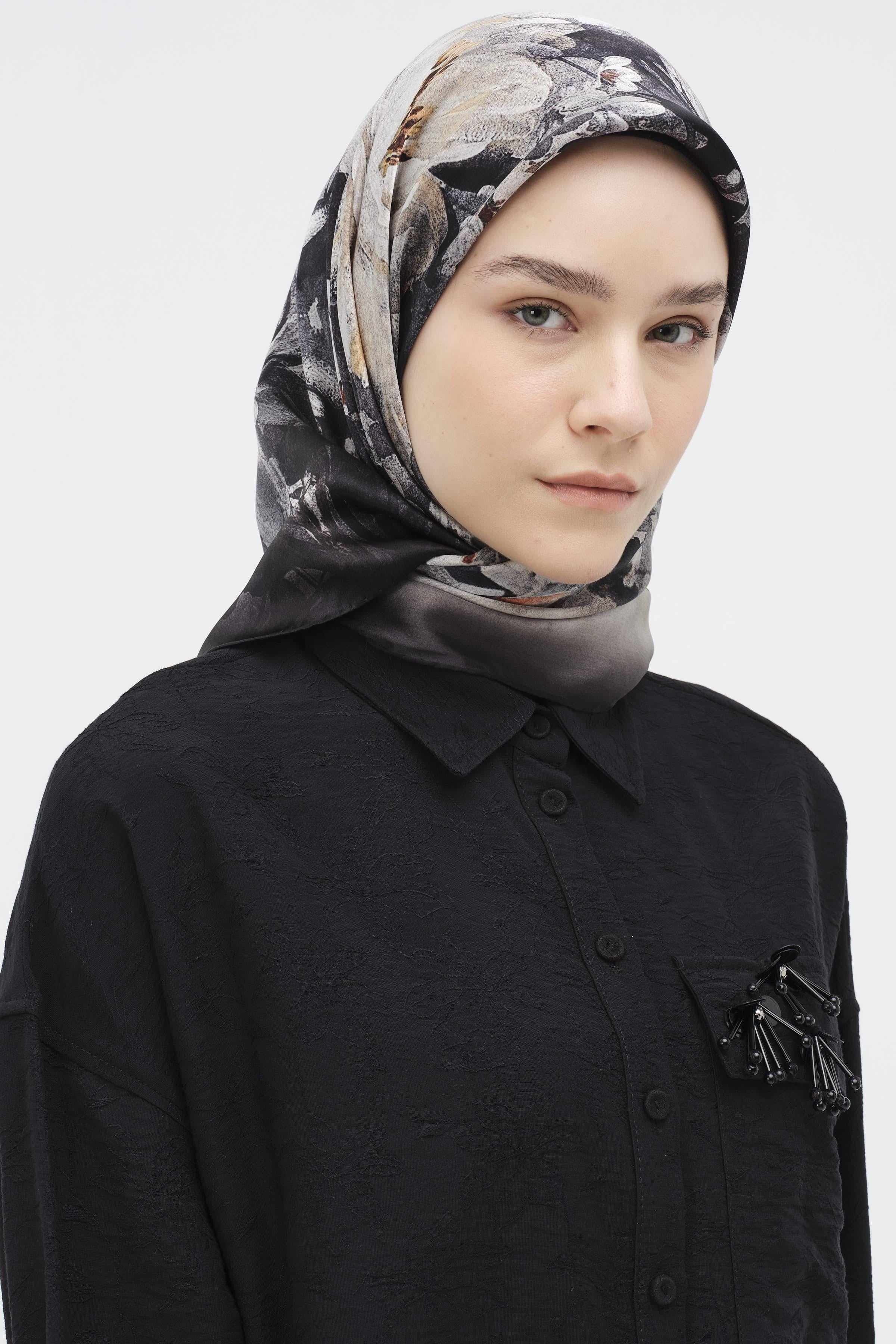 Buket Desenli Sura İpek Eşarp - Antrasit TUGBA