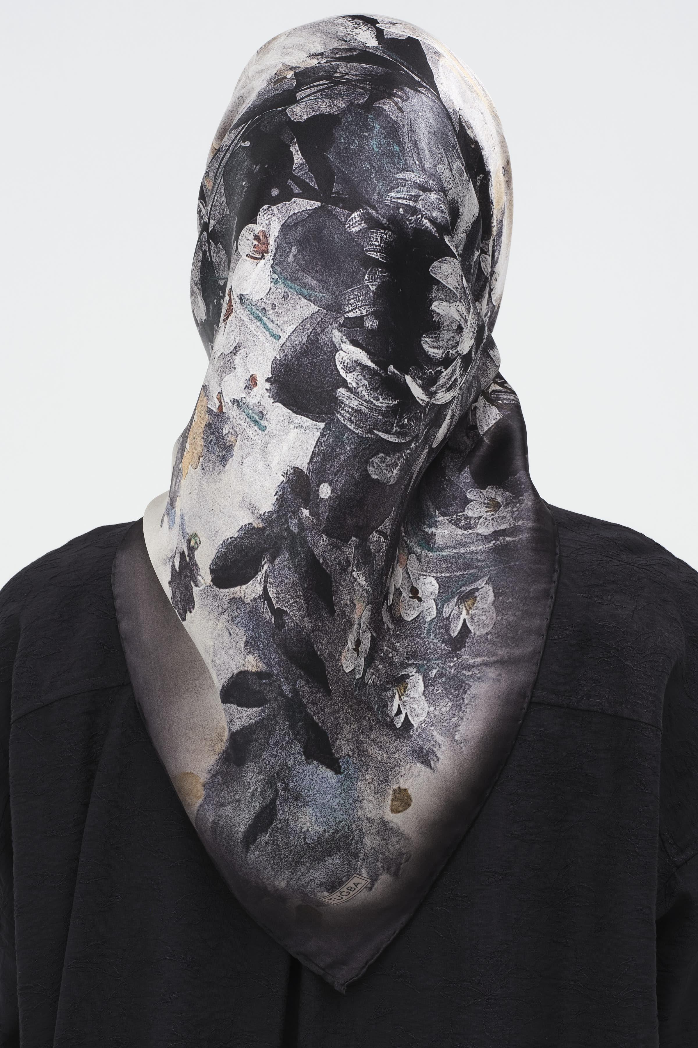 Buket Desenli Sura İpek Eşarp - Antrasit TUGBA