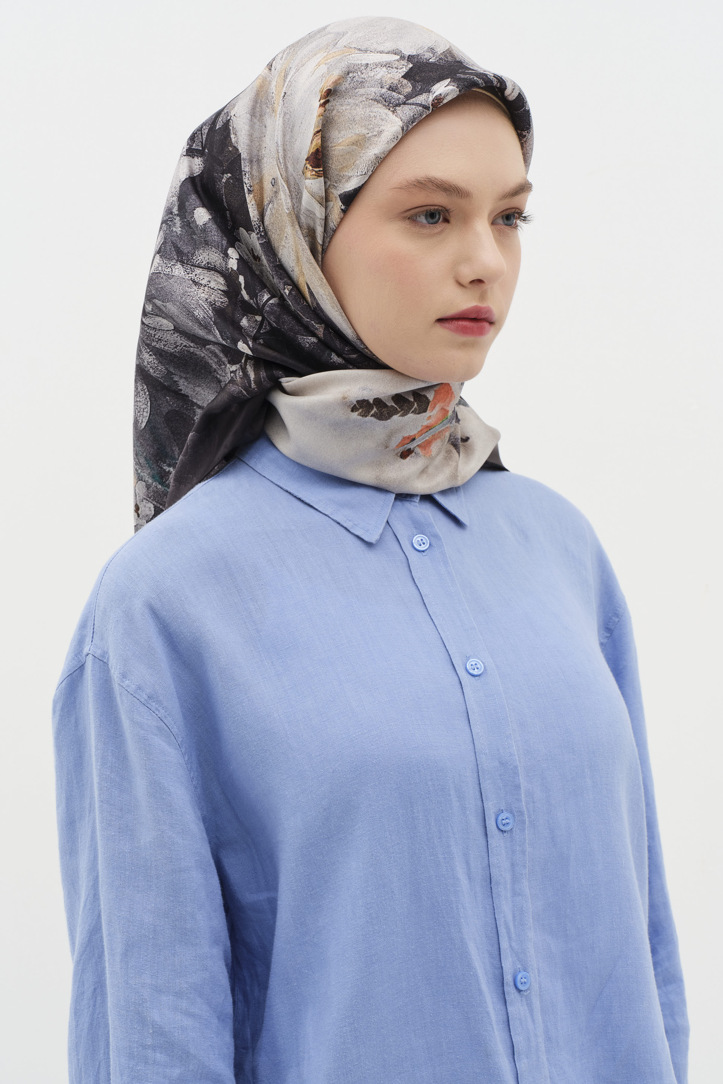 Buket Desenli Twill İpek Eşarp - Antrasit TUGBA