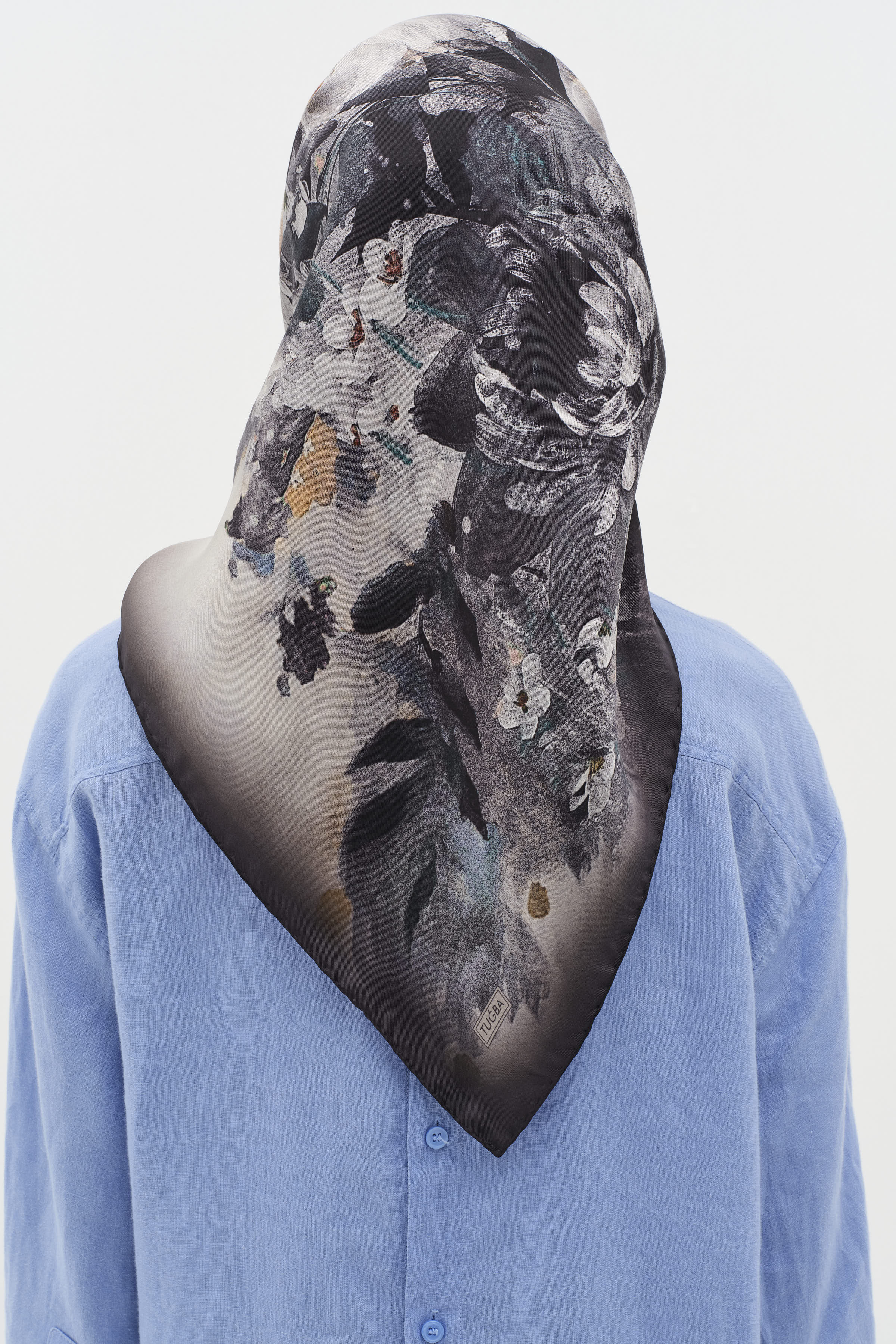 Buket Desenli Twill İpek Eşarp - Antrasit TUGBA