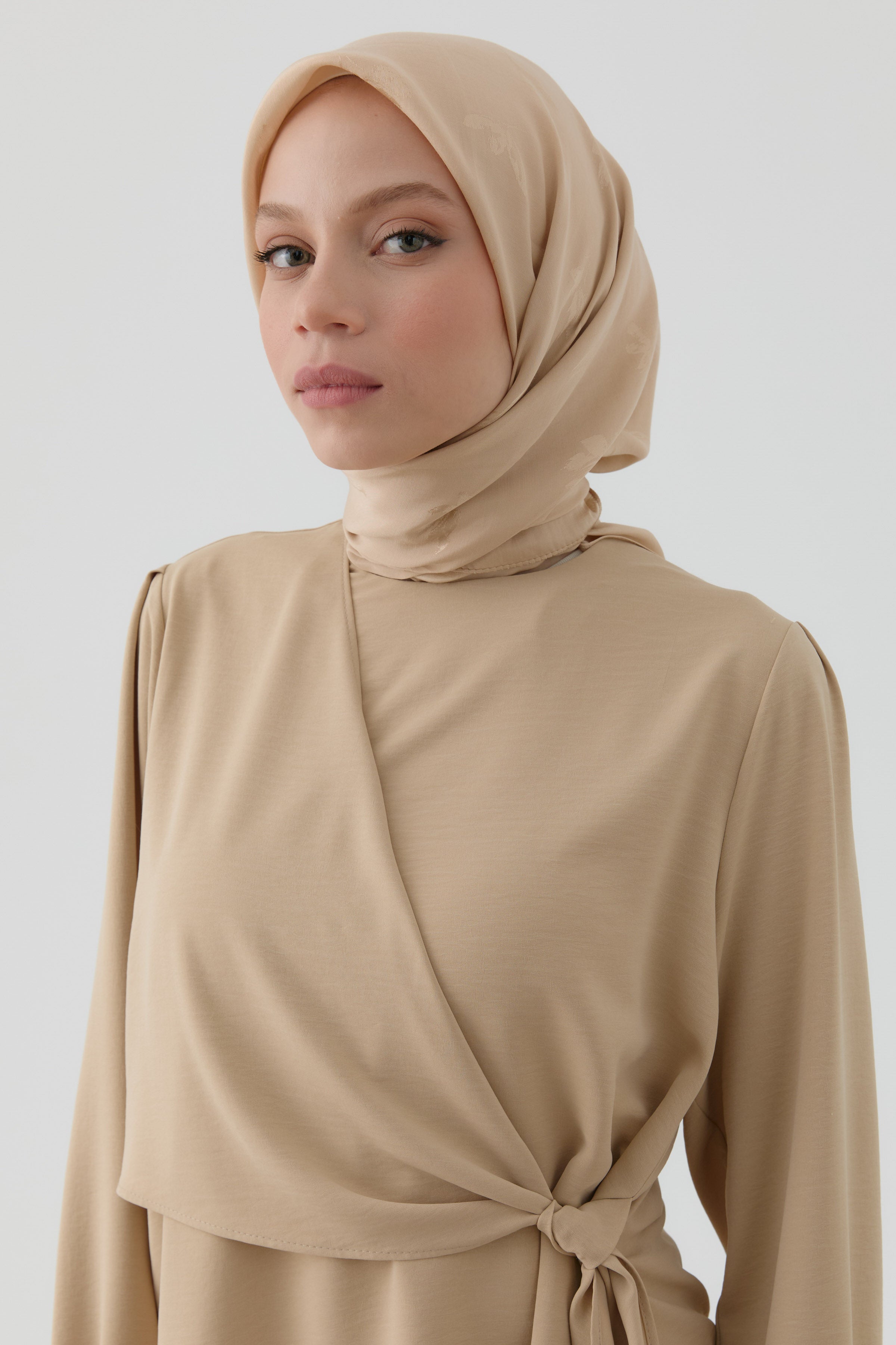 Buket Jakar Naturel Eşarp - Bej TUGBA