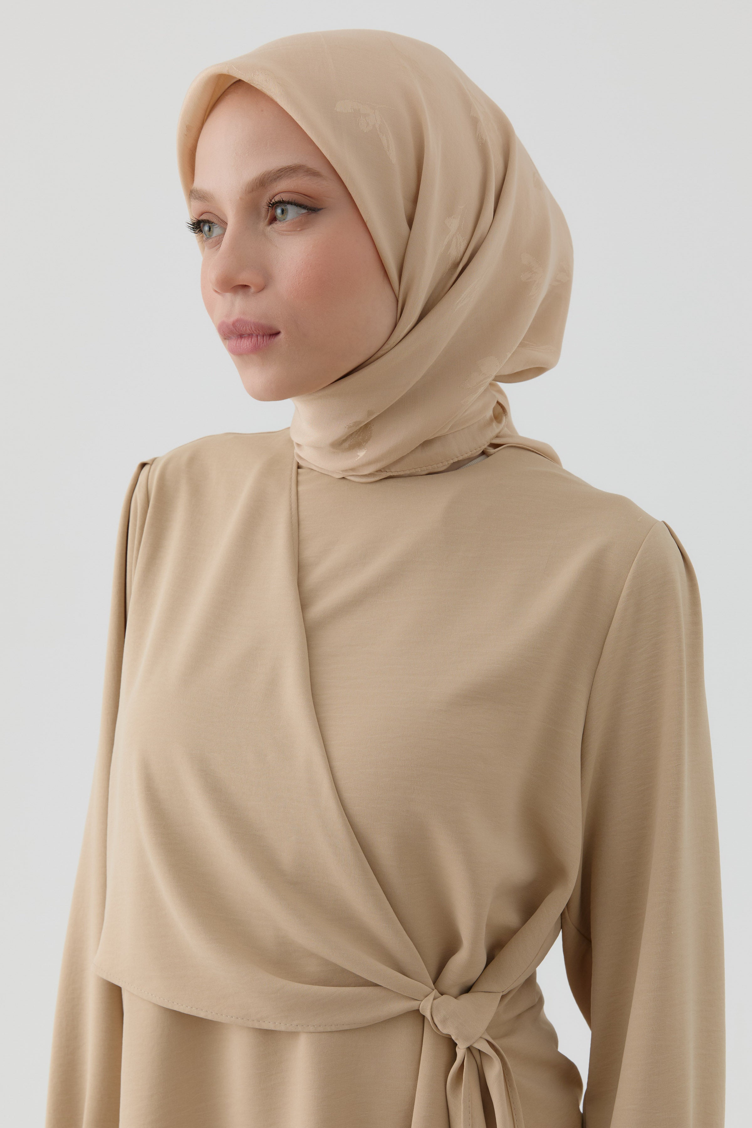 Buket Jakar Naturel Eşarp - Bej TUGBA