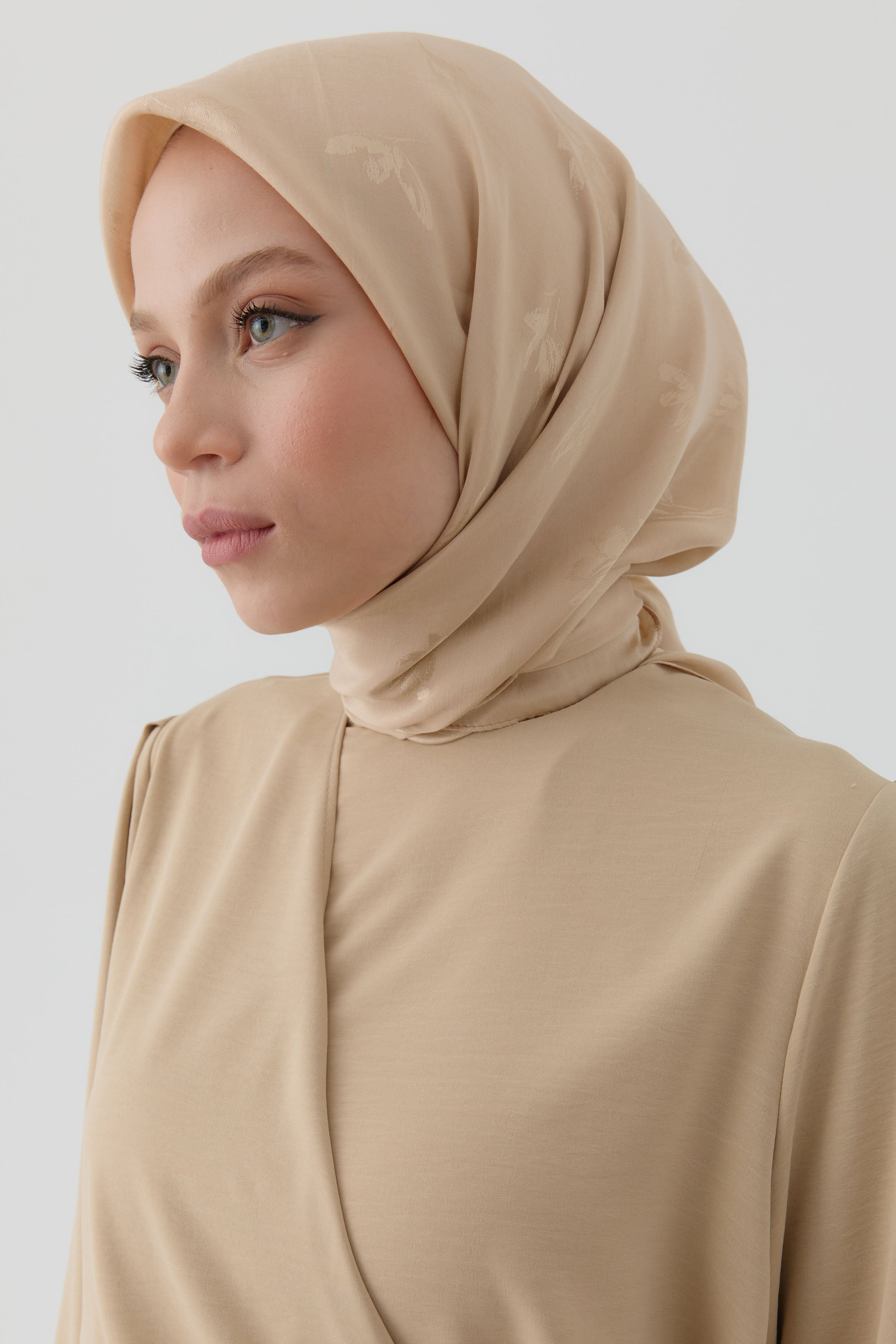 Buket Jakar Naturel Eşarp - Bej TUGBA