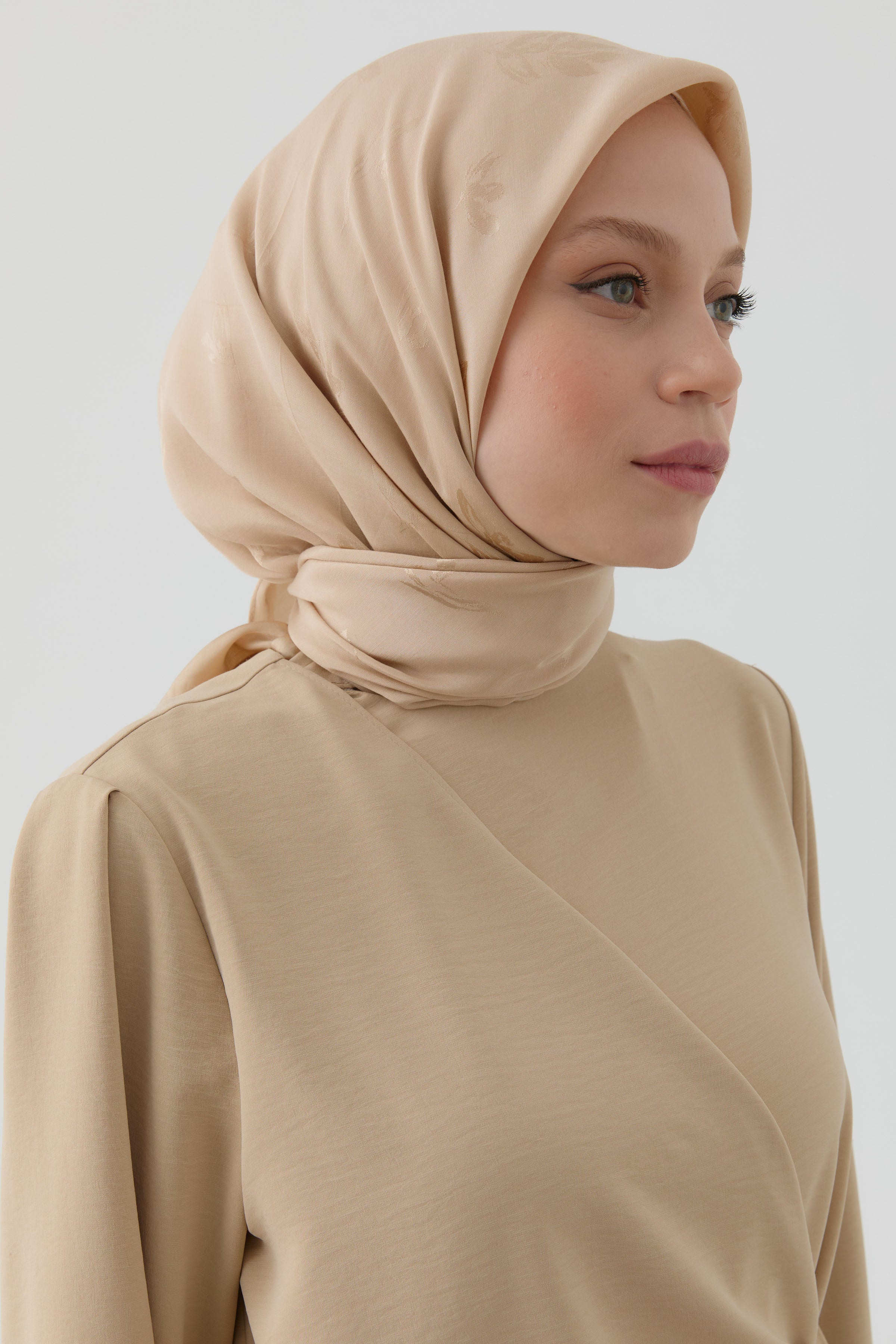 Buket Jakar Naturel Eşarp - Bej TUGBA