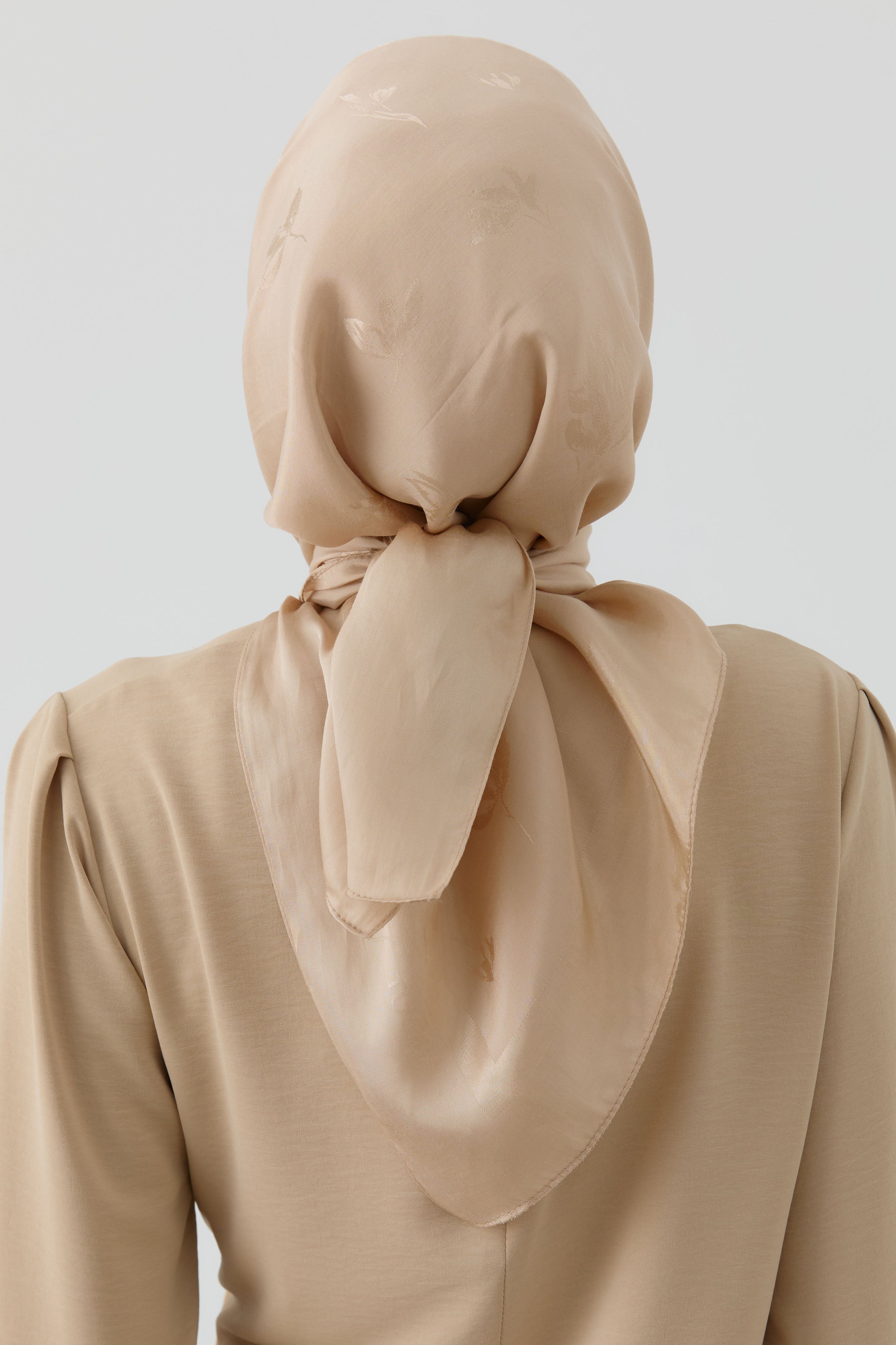 Buket Jakar Naturel Eşarp - Bej TUGBA