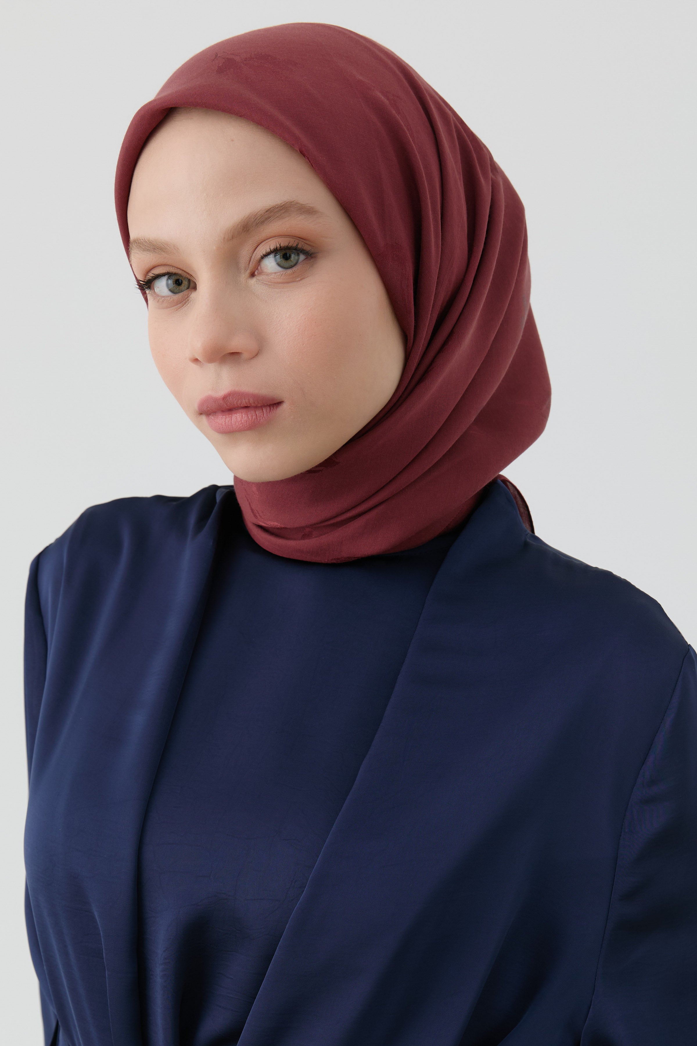 Buket Jakar Naturel Eşarp - Bordo TUGBA