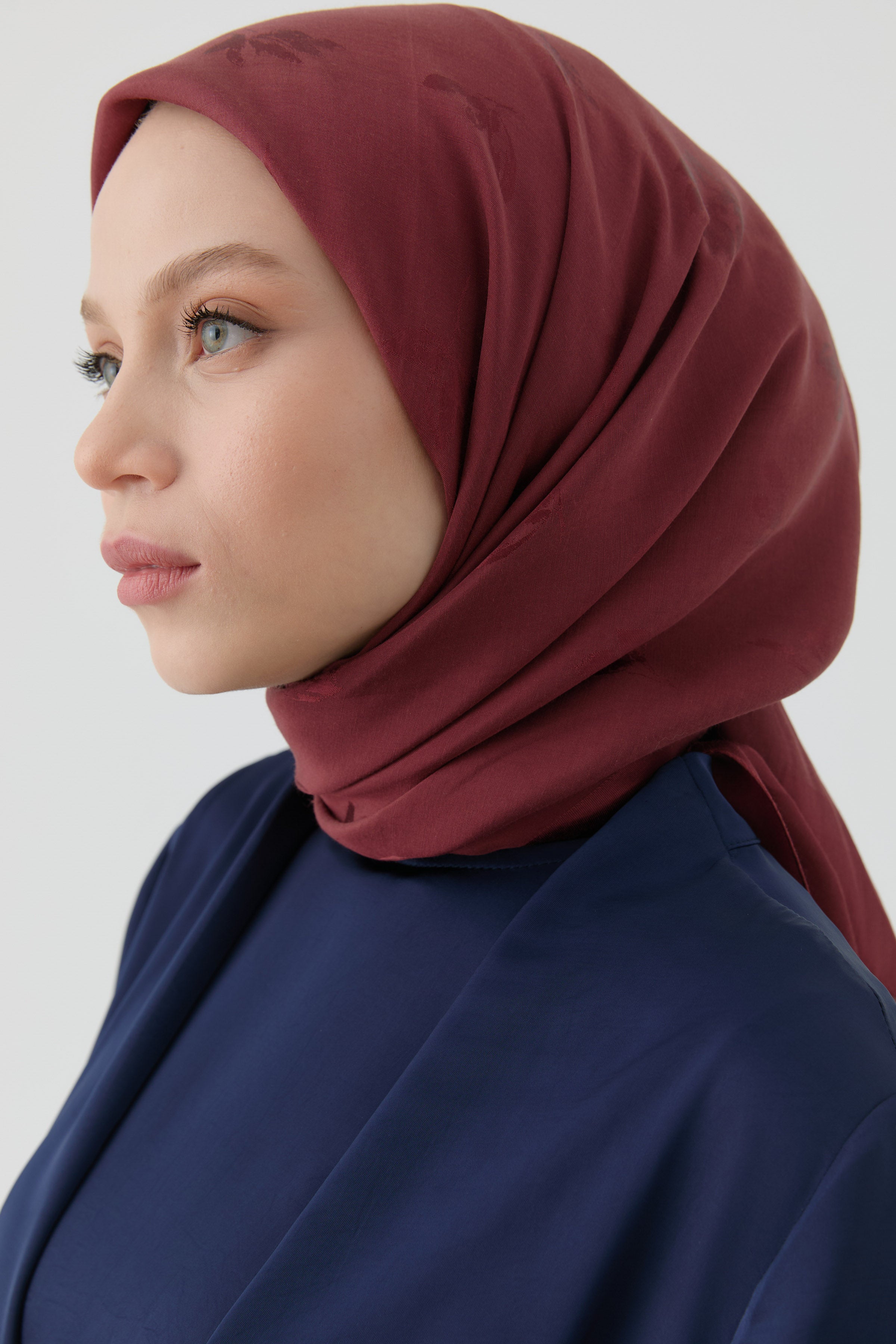 Buket Jakar Naturel Eşarp - Bordo TUGBA