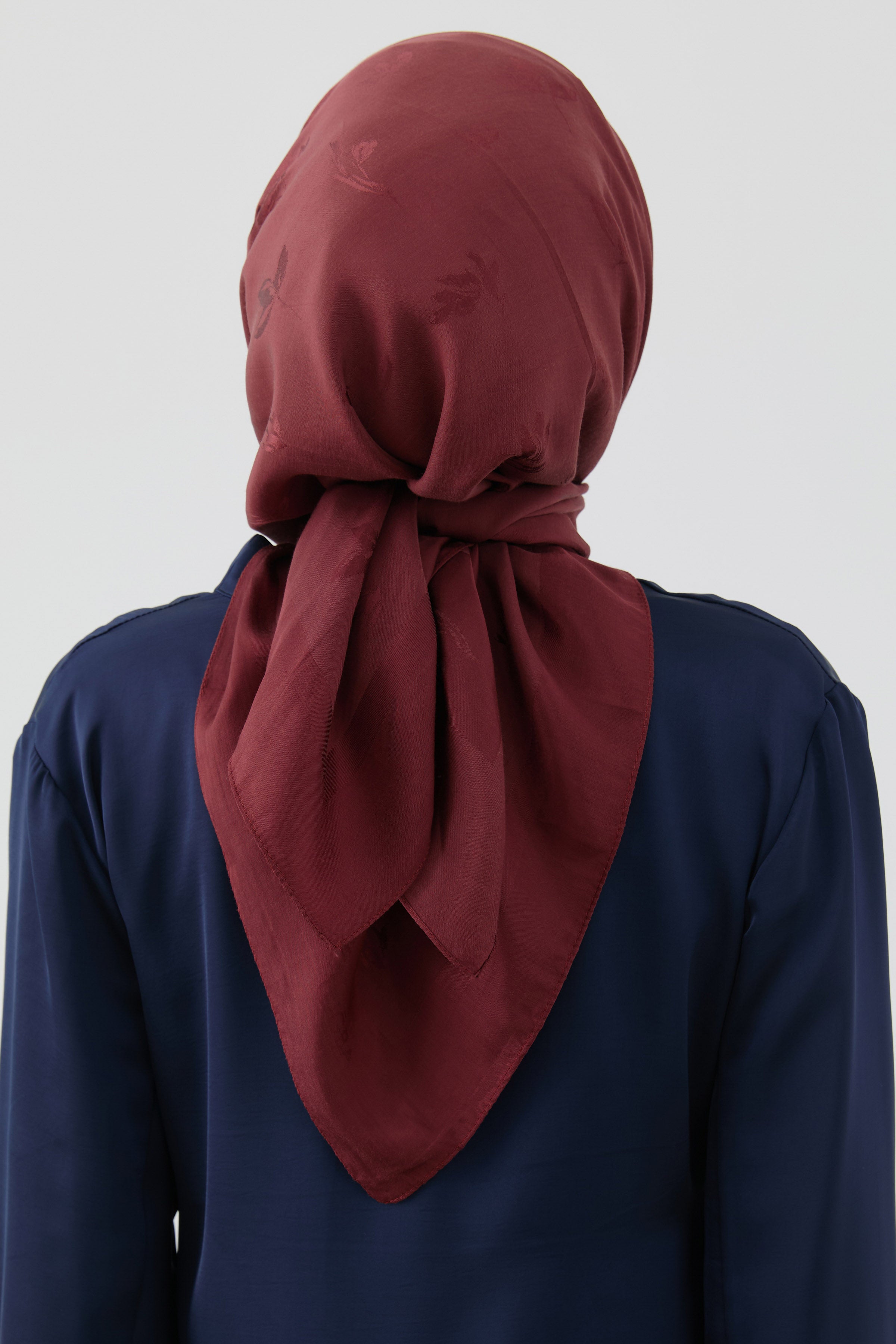 Buket Jakar Naturel Eşarp - Bordo TUGBA