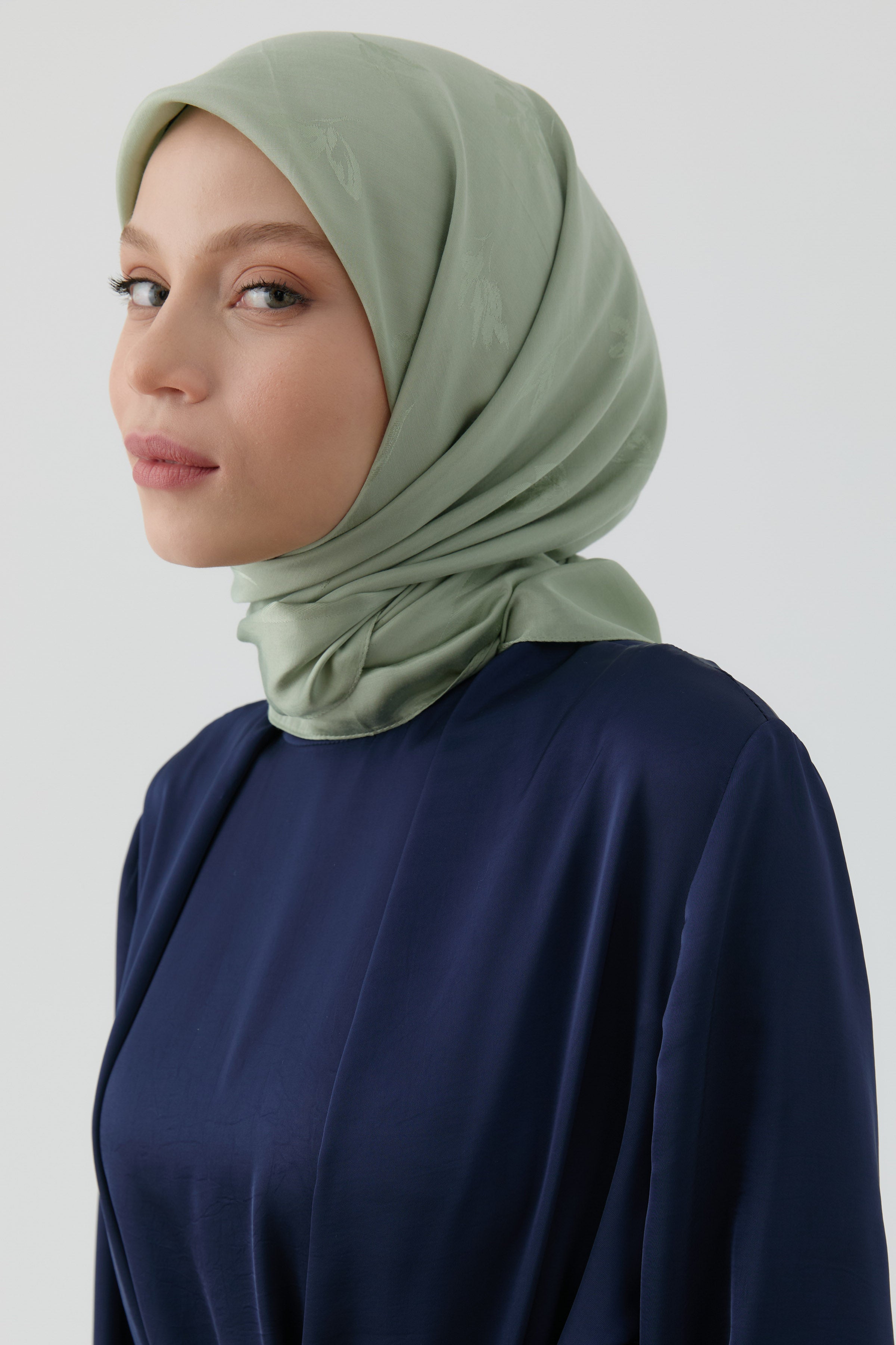 Buket Jakar Naturel Eşarp - Mint TUGBA