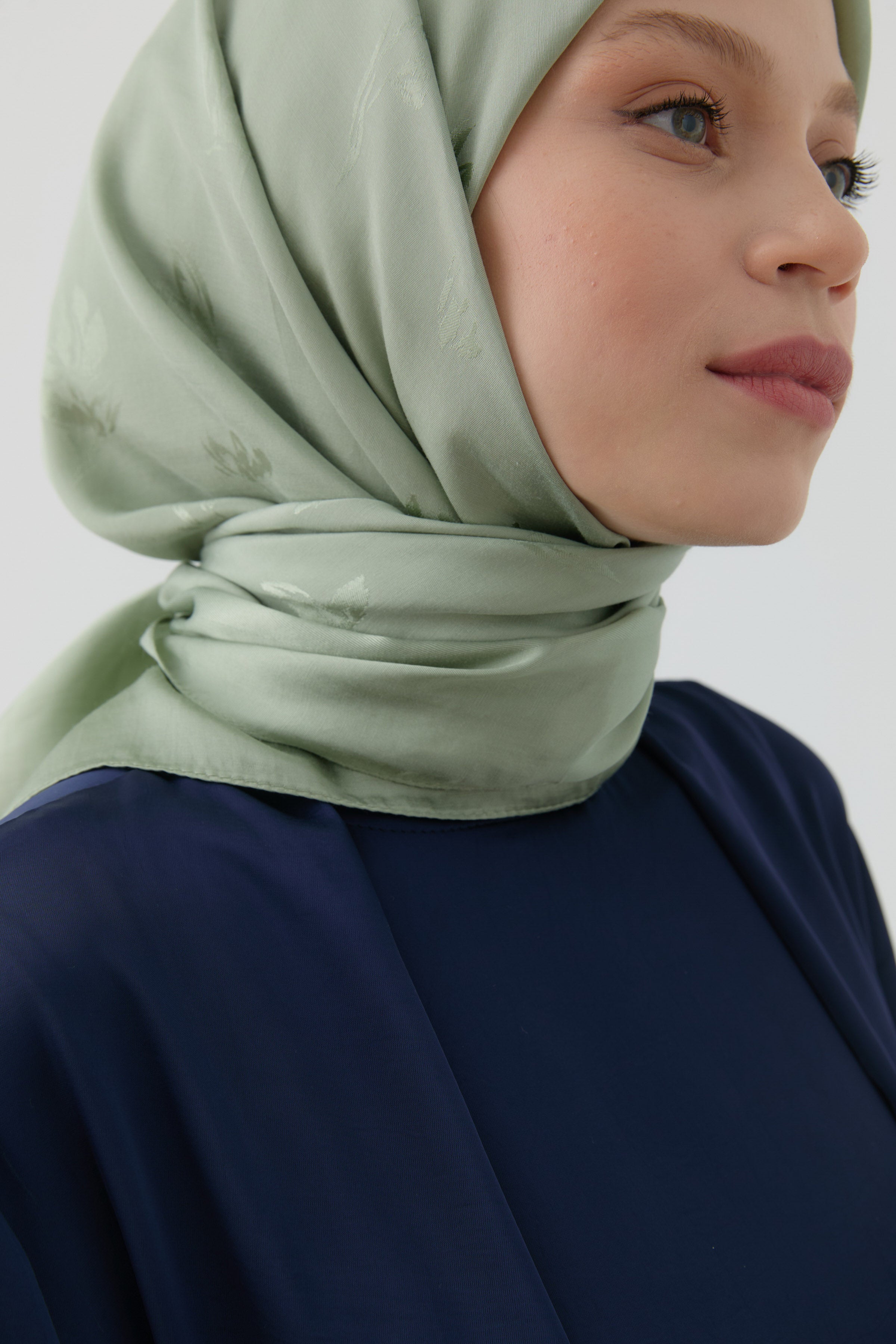 Buket Jakar Naturel Eşarp - Mint TUGBA