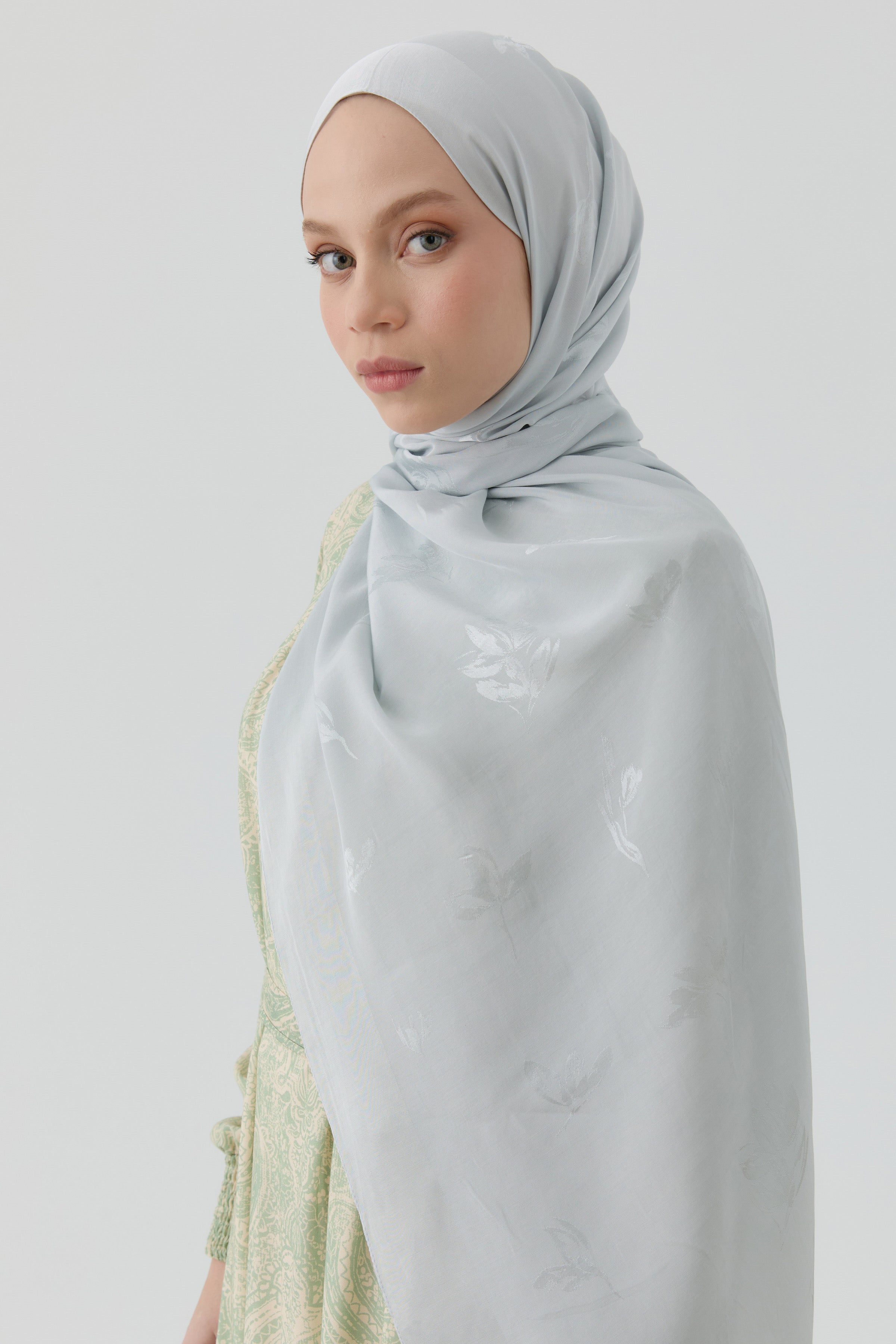 Buket Jakar Naturel Şal - Gümüş TUGBA