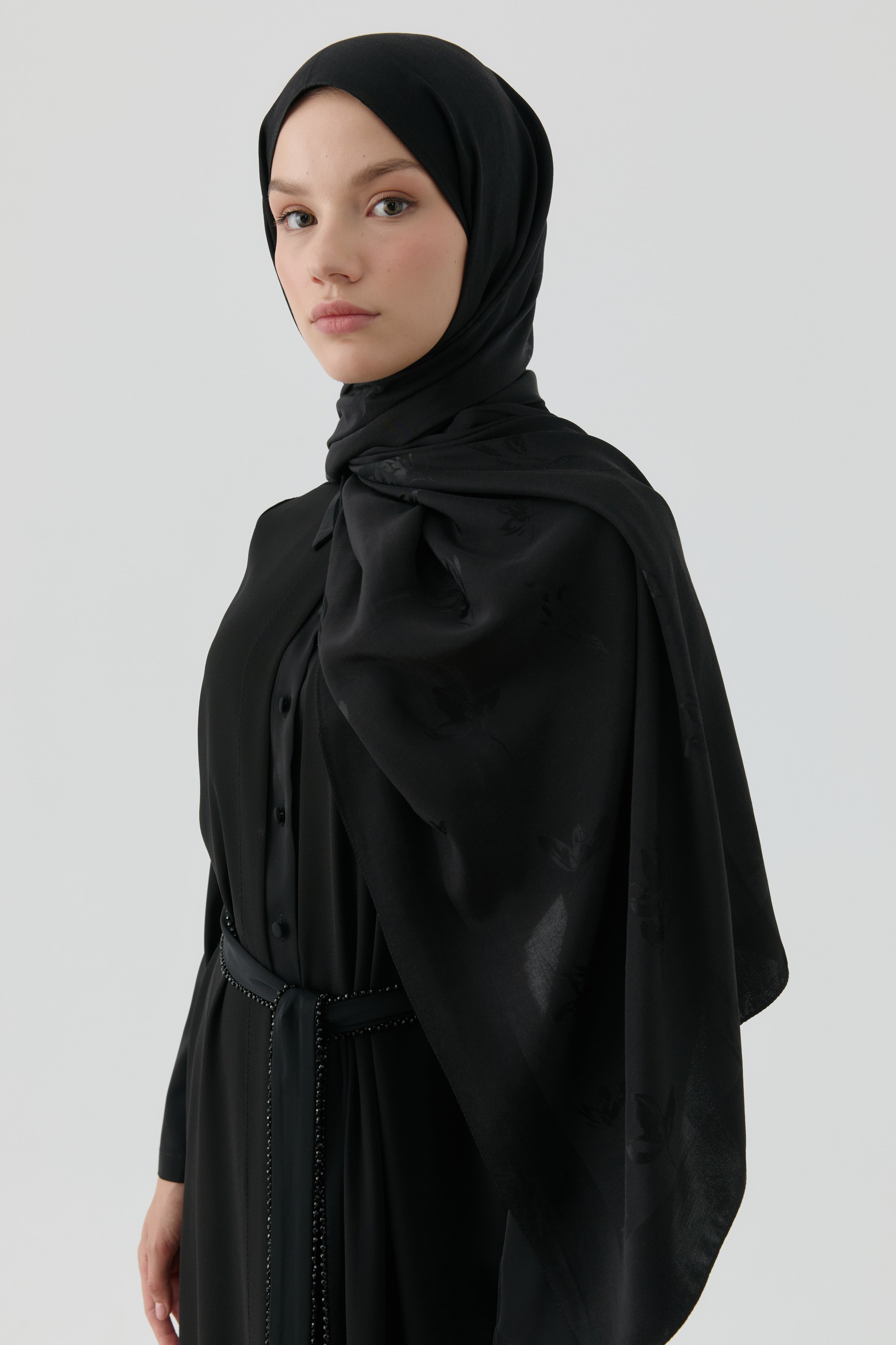 Buket Jakar Naturel Şal - Siyah TUGBA