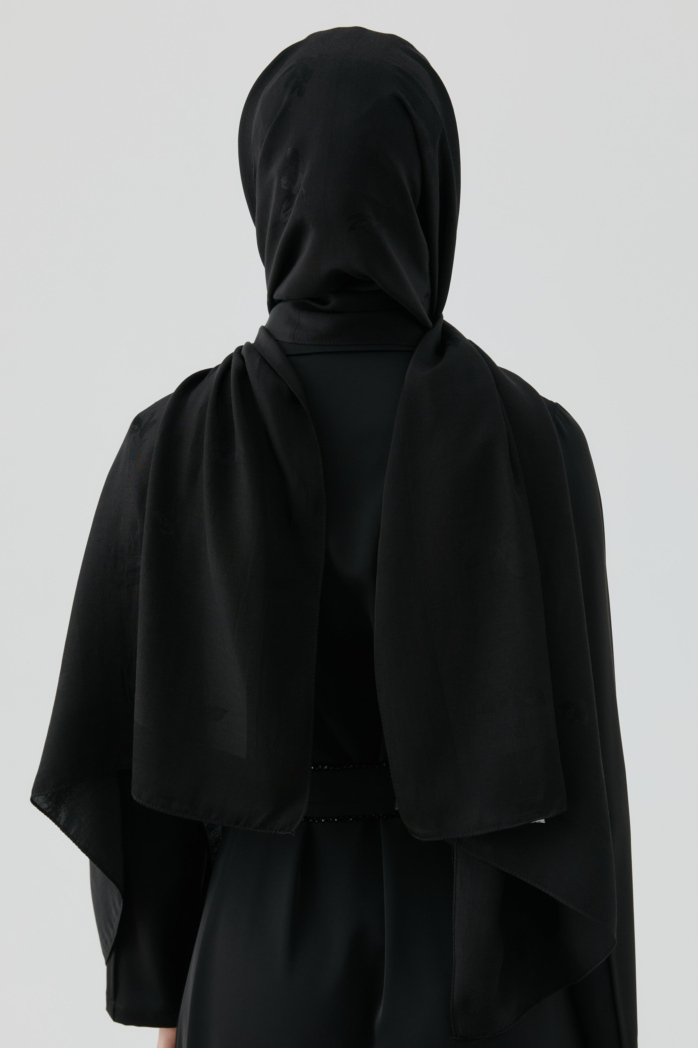 Buket Jakar Naturel Şal - Siyah TUGBA