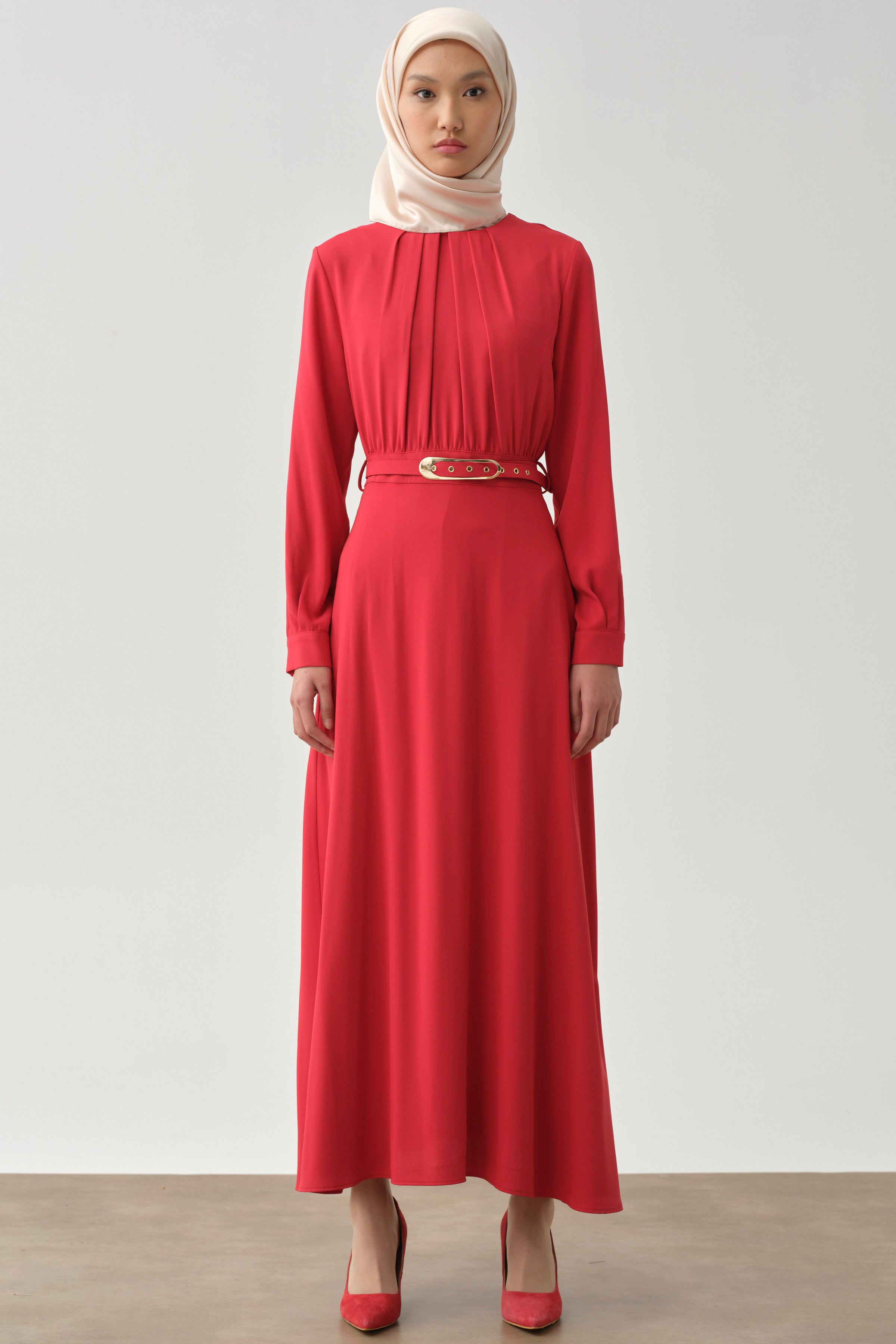 Büzgü Detaylı Kemerli Elbise - Kırmızı TUGBA