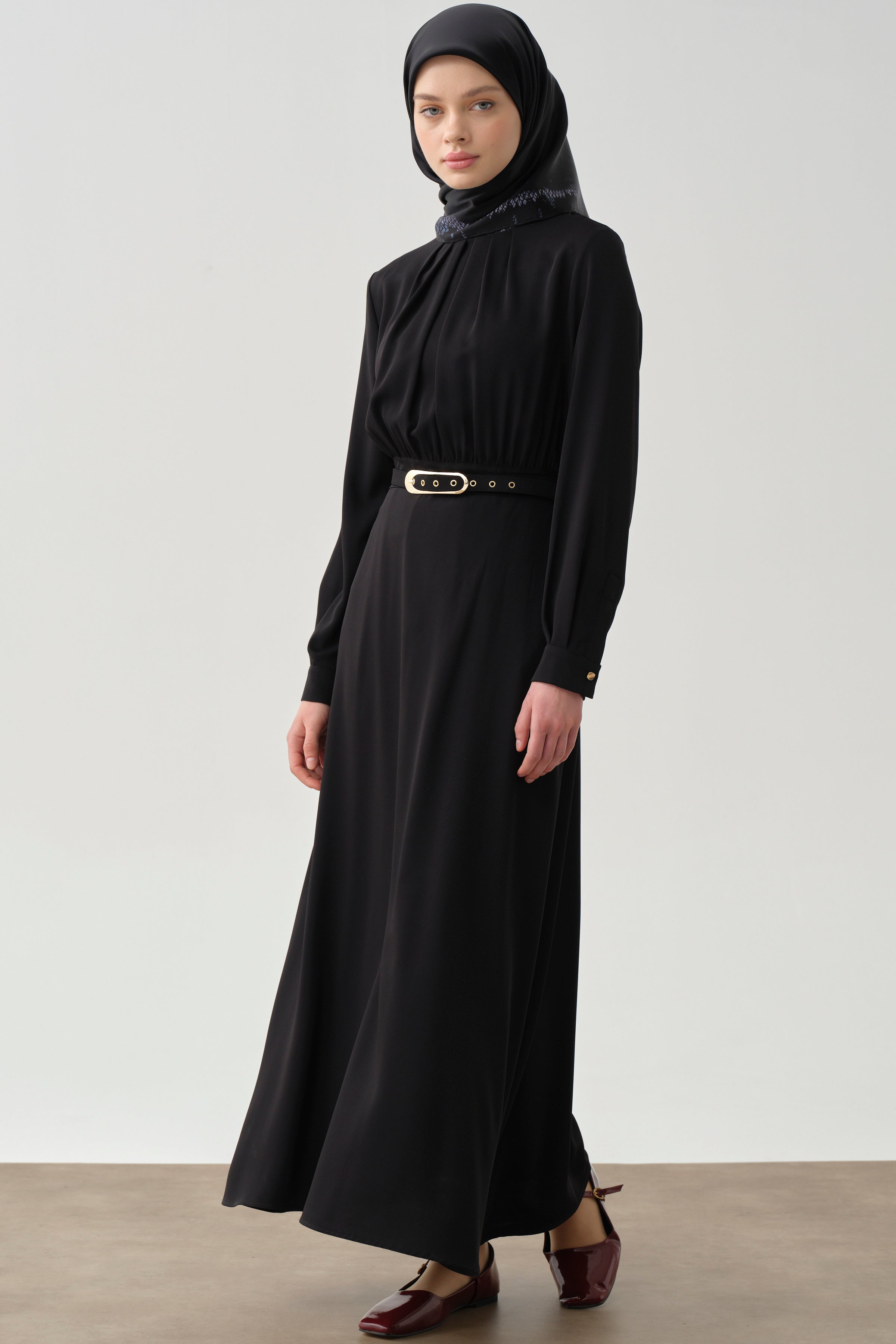 Büzgü Detaylı Kemerli Elbise - Siyah TUGBA