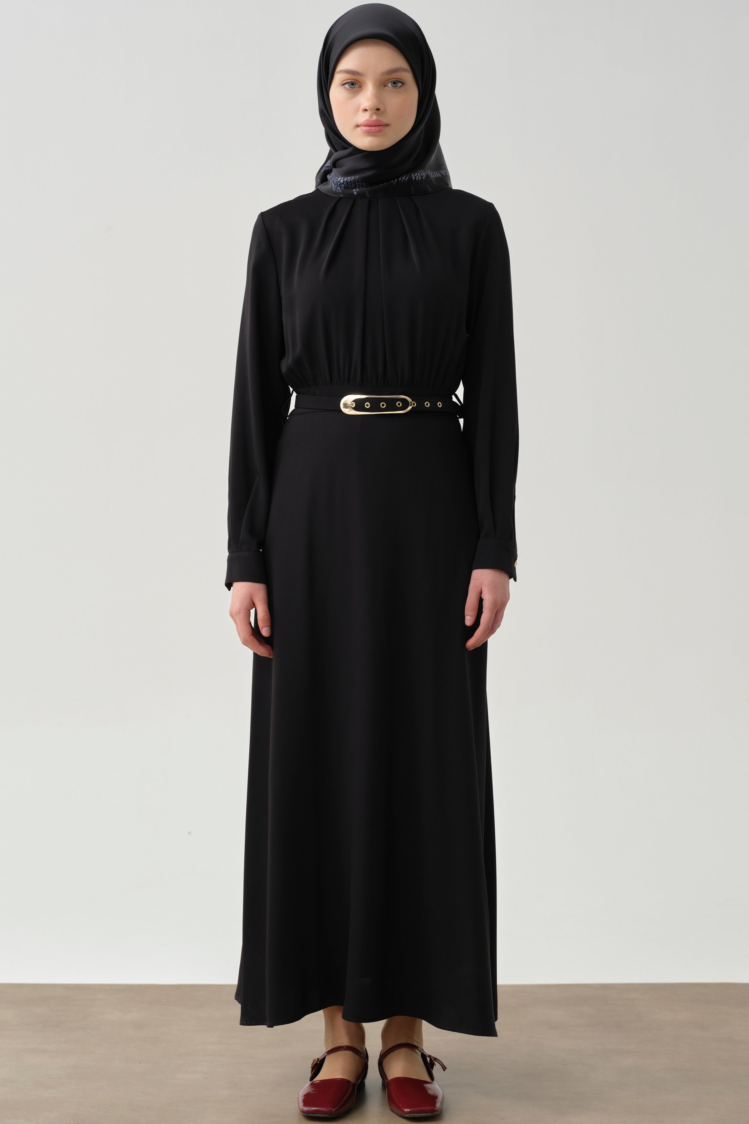 Büzgü Detaylı Kemerli Elbise - Siyah TUGBA