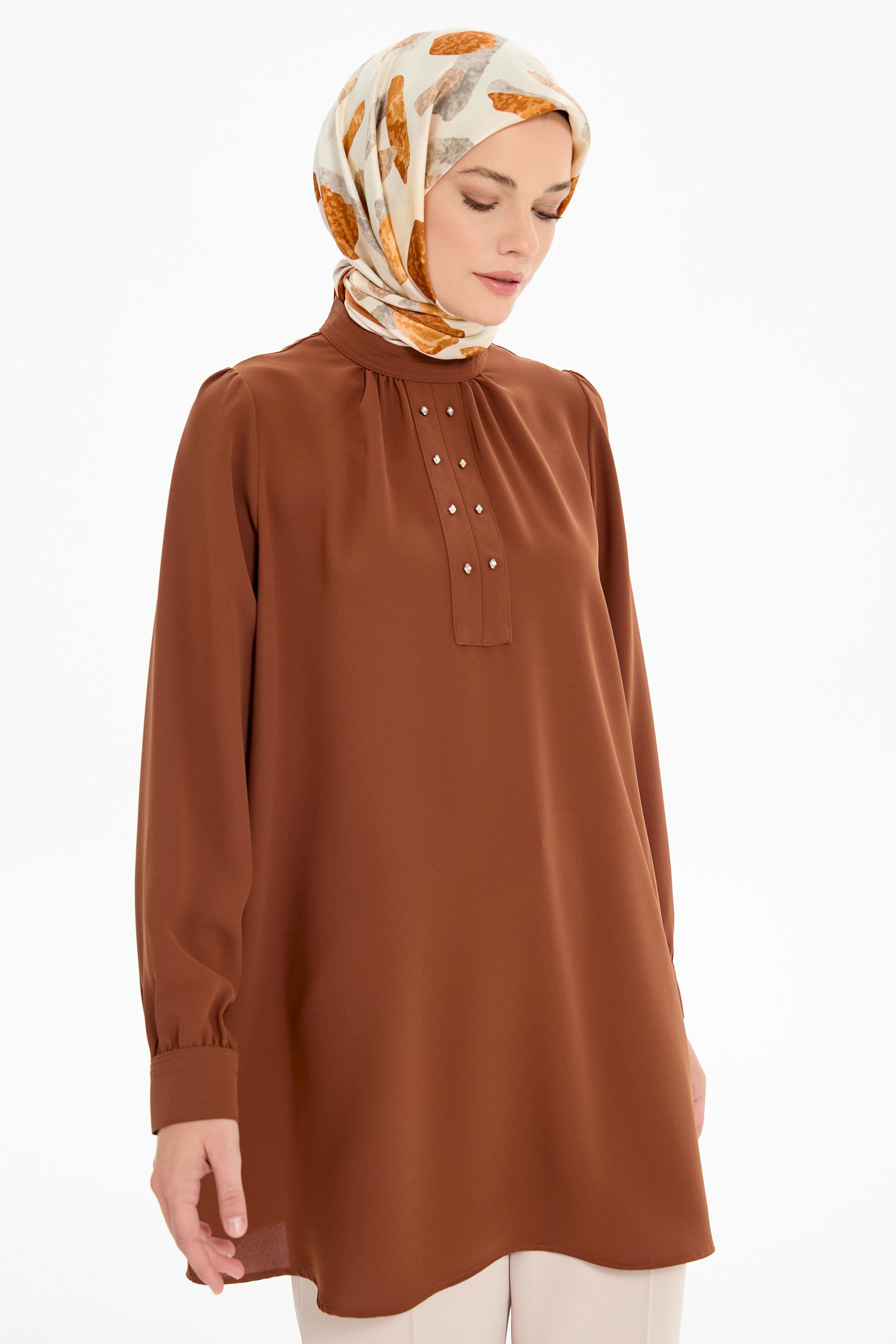 Büzgü Detaylı Yaka Dikişli Tunik - Kahve TUGBA
