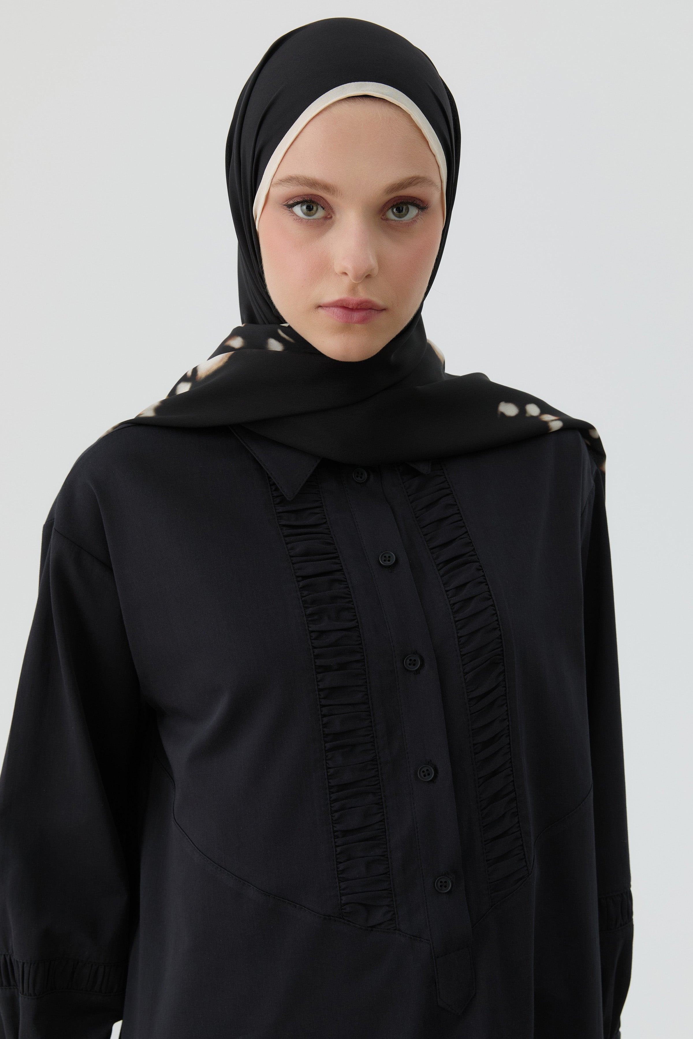 Büzgü Kesik Detaylı Tunik - Siyah TUGBA