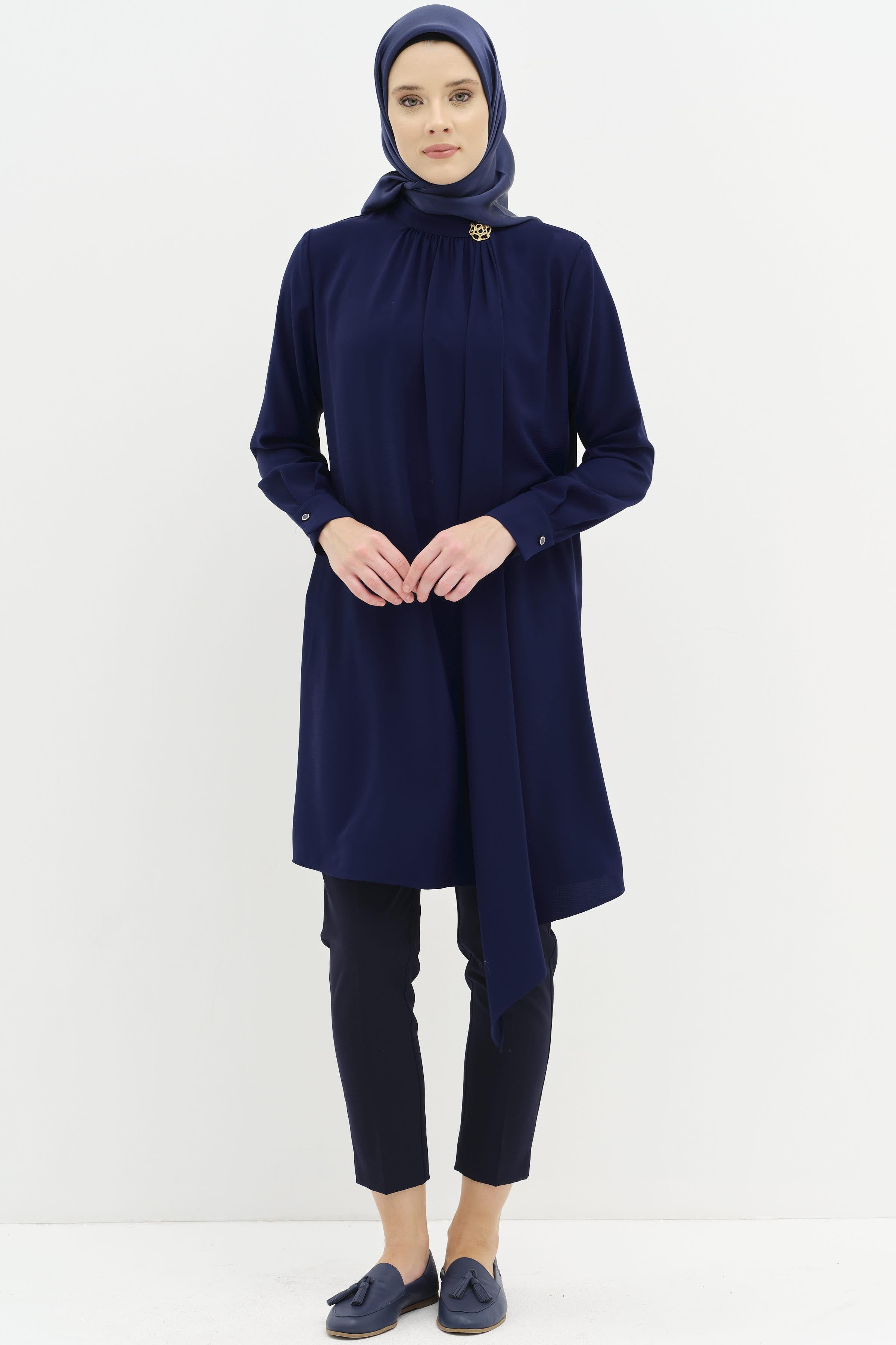 Büzgülü Broş Detaylı Asimetrik Tunik - Lacivert TUGBA