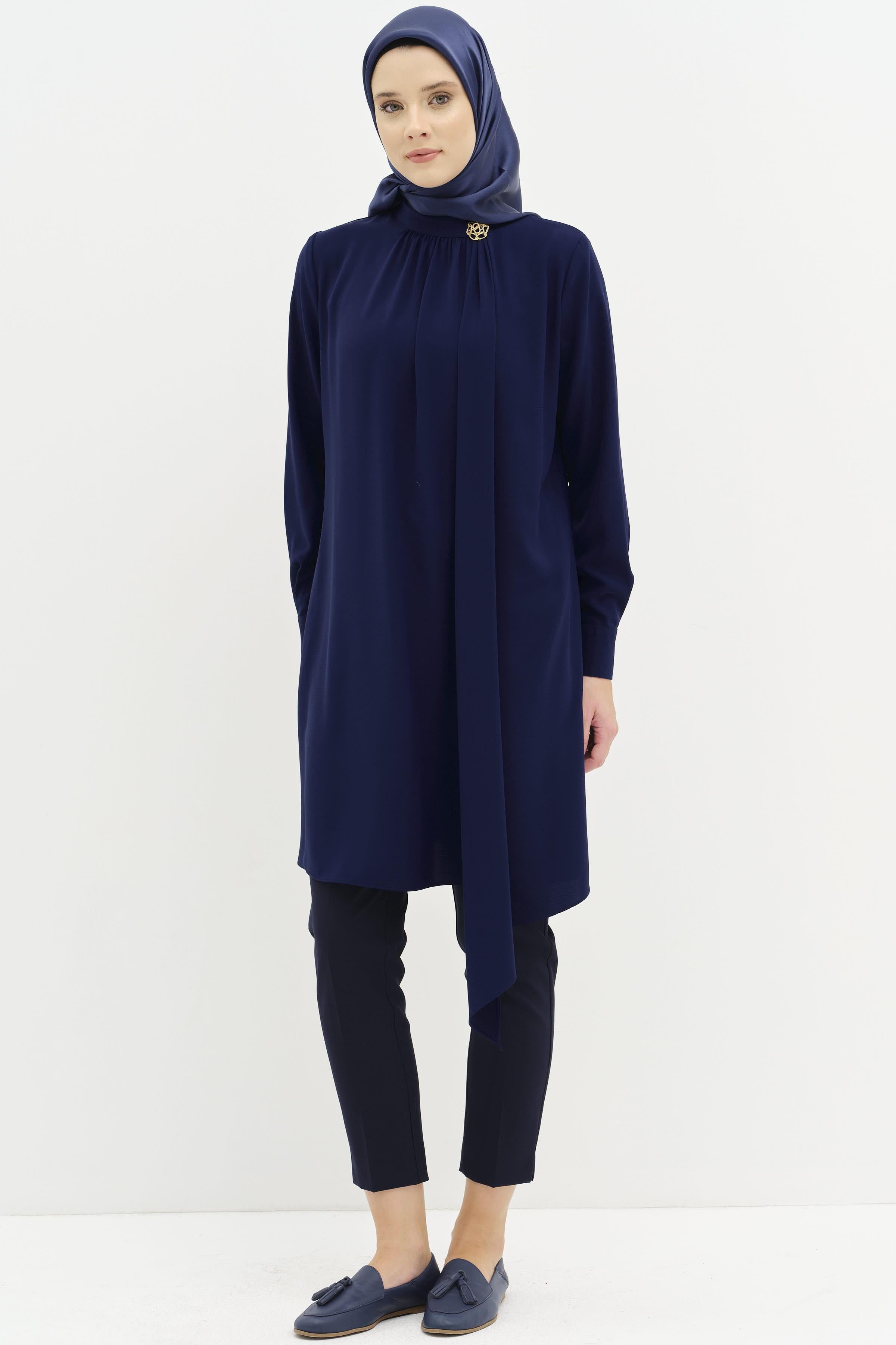 Büzgülü Broş Detaylı Asimetrik Tunik - Lacivert TUGBA