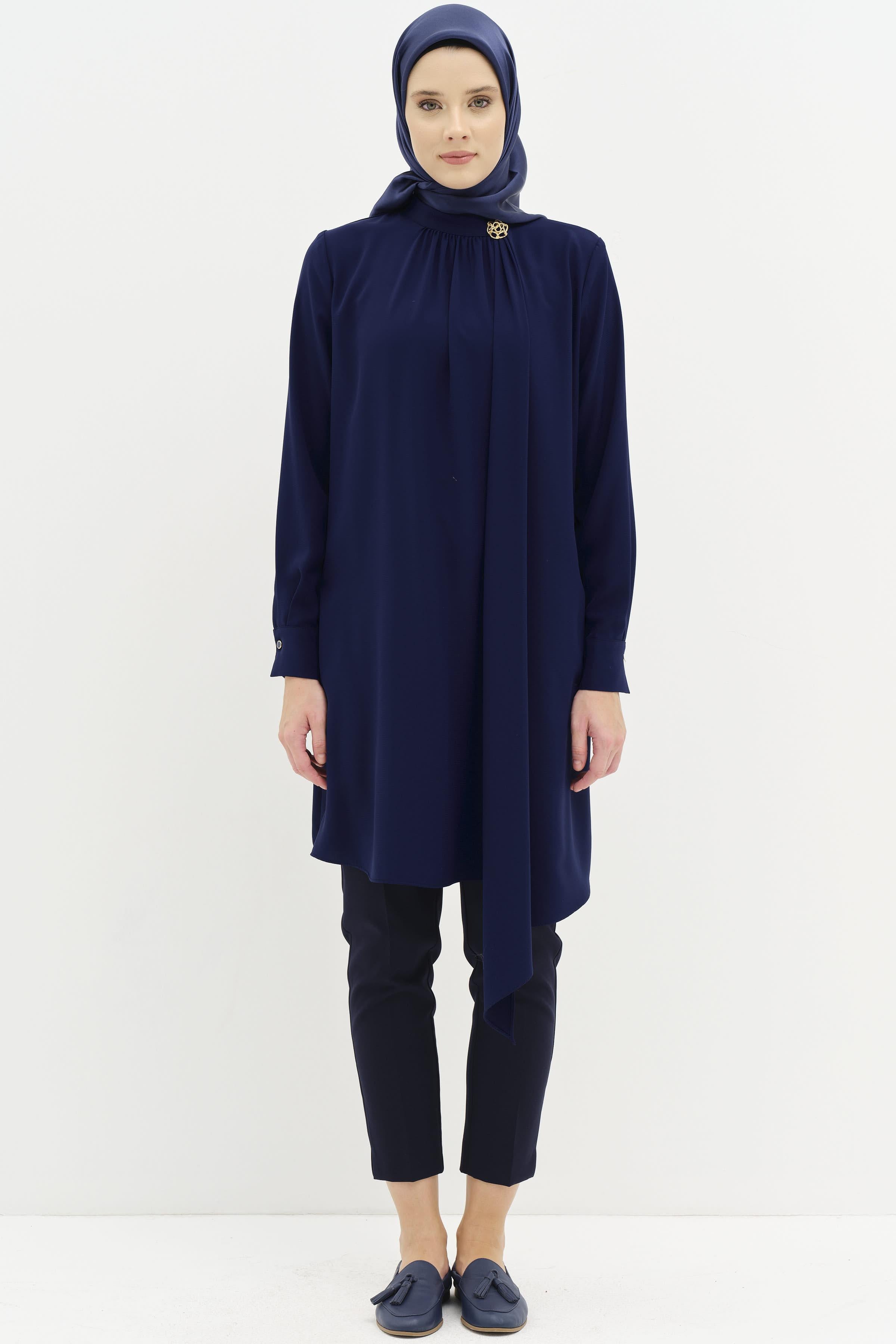 Büzgülü Broş Detaylı Asimetrik Tunik - Lacivert TUGBA