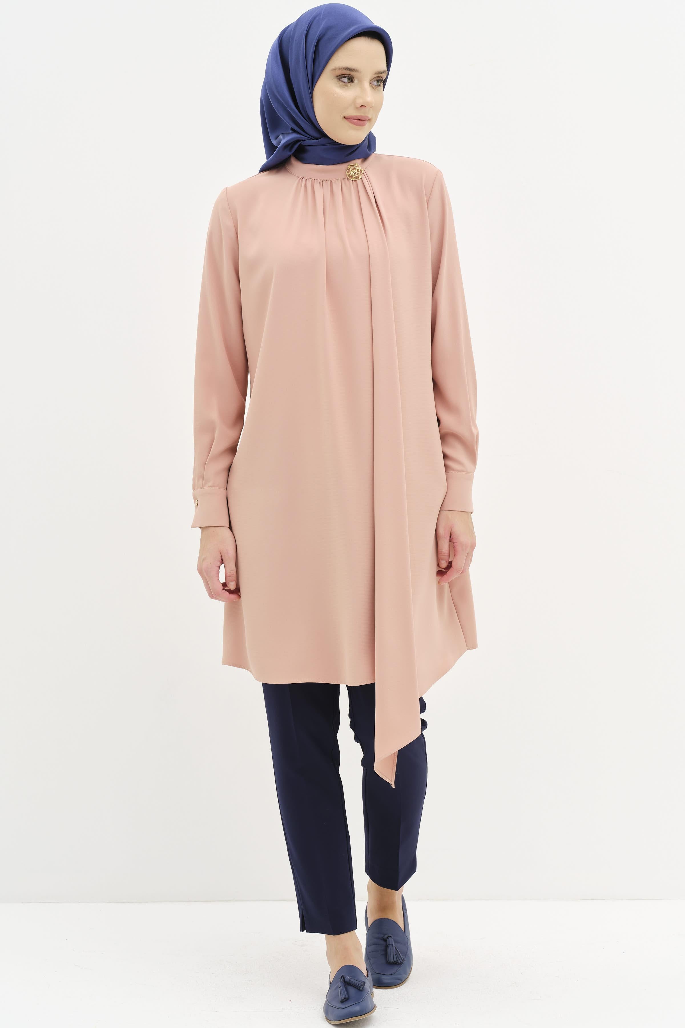 Büzgülü Broş Detaylı Asimetrik Tunik - Pudra TUGBA